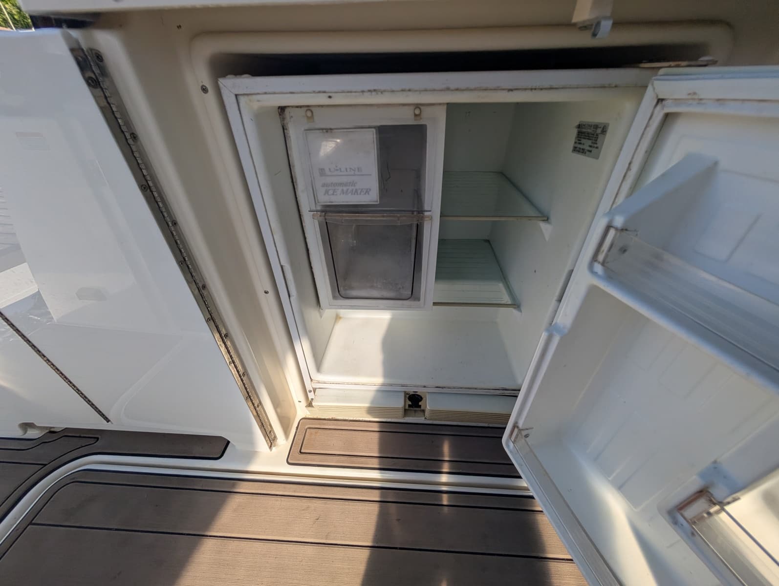 2002 Cruisers Yachts 3672 40