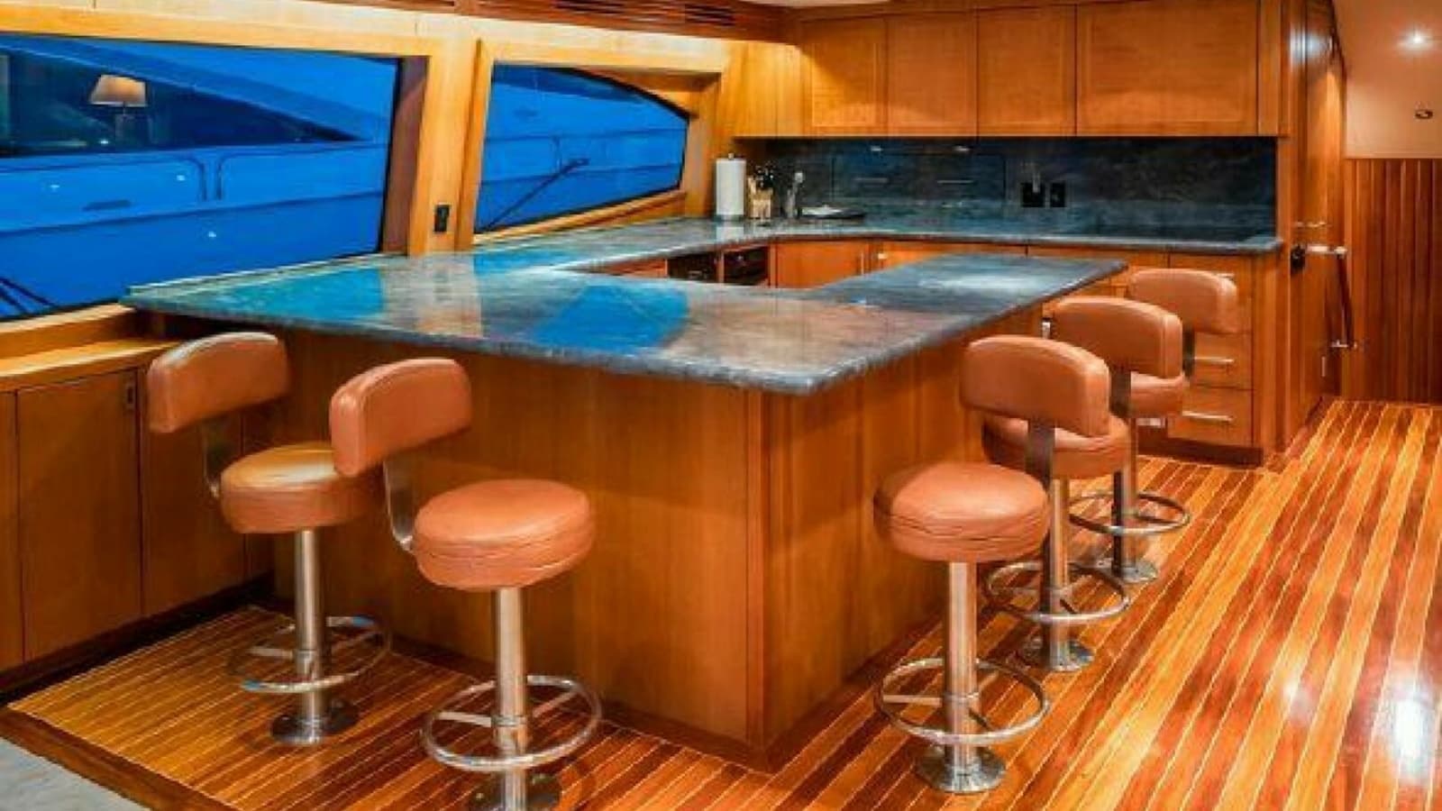2008 77 Enclosed Bridge "Desperado"-Galley