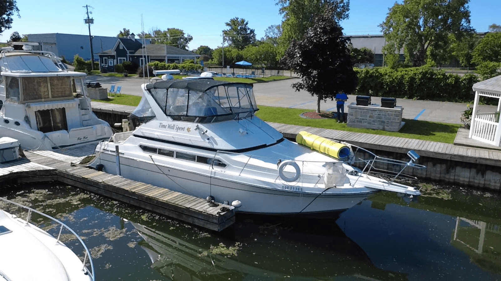 1990 Carver 380 Santego