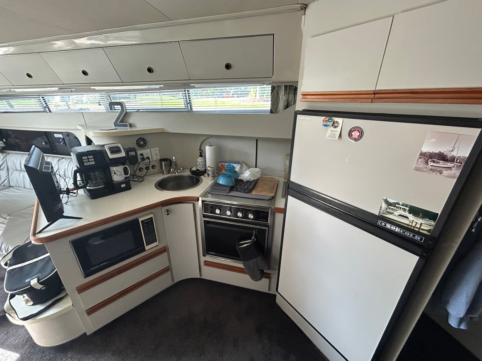 1990 Carver 380 Santego
