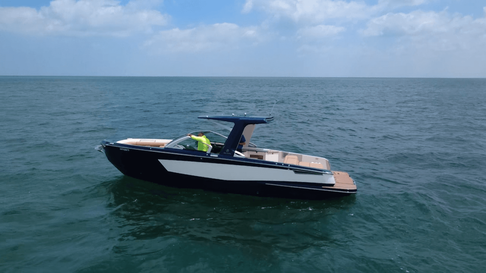 2021 Aviara AV32 32
