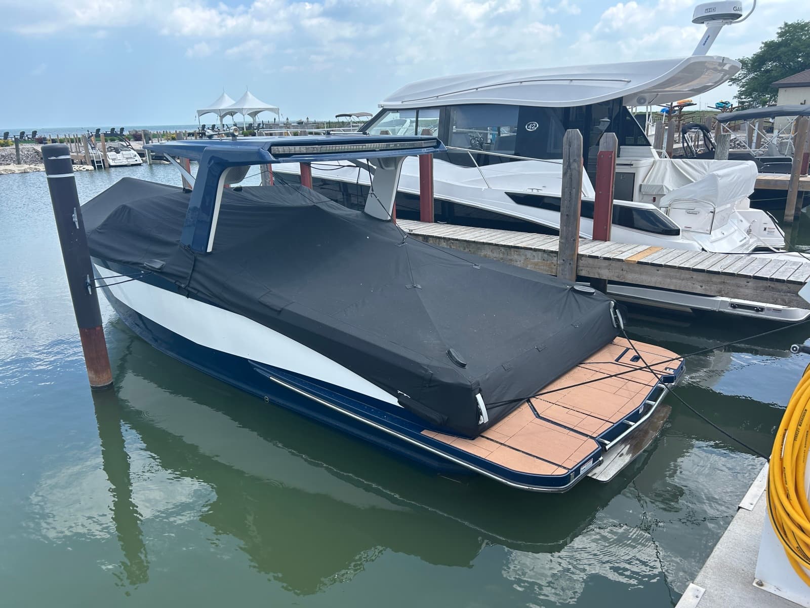 2021 Aviara AV32 32