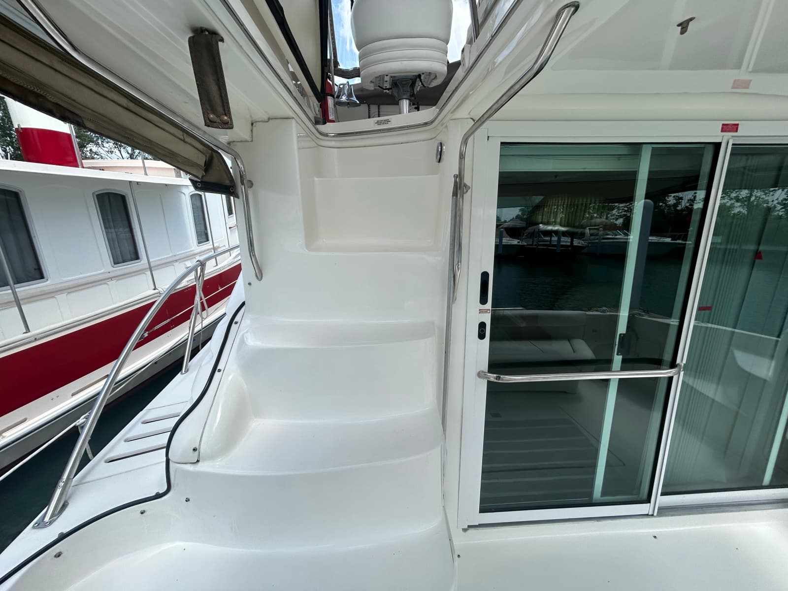 1999 Sea Ray 400 Sedan bridge