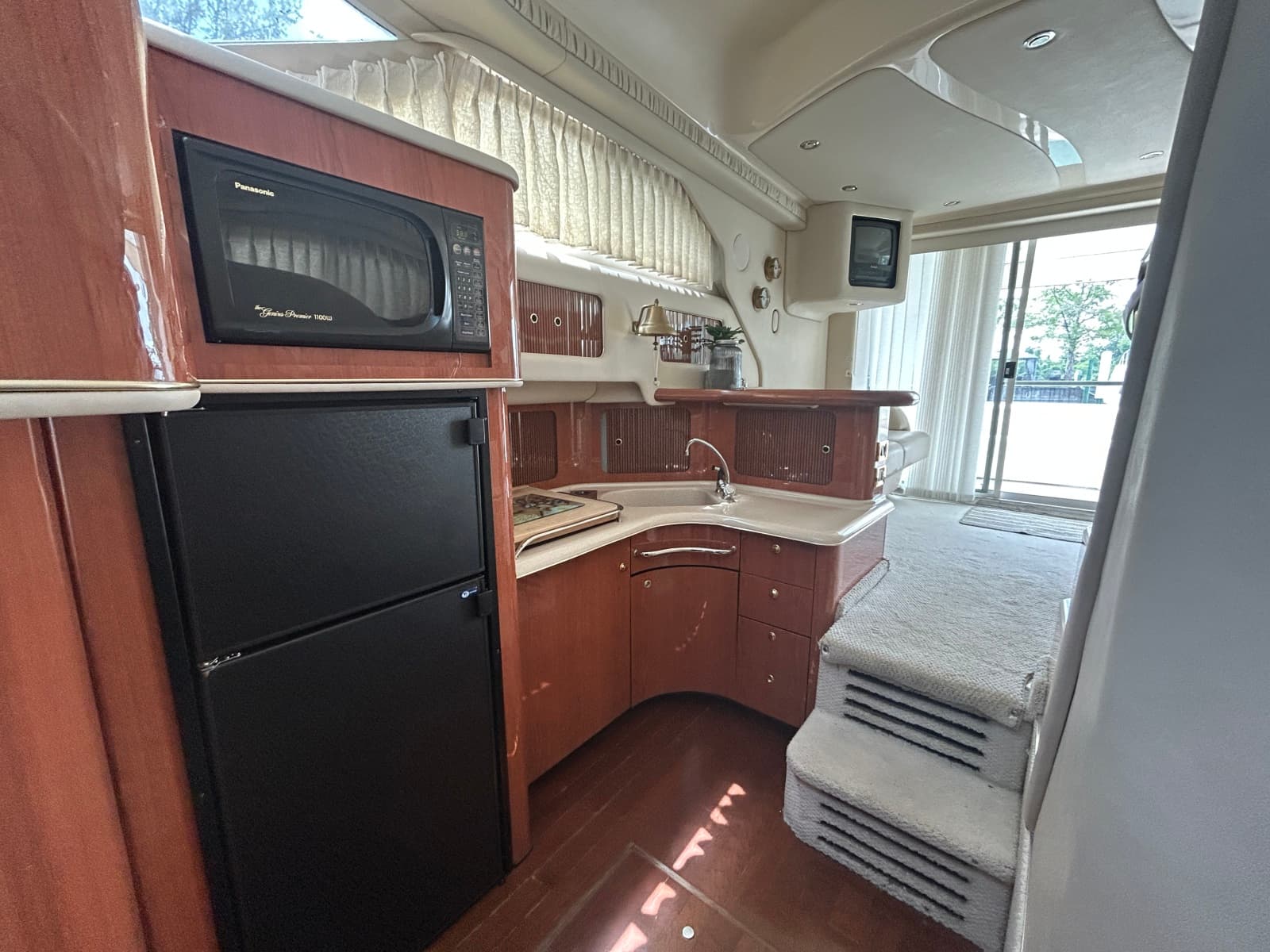1999 Sea Ray 400 Sedan bridge