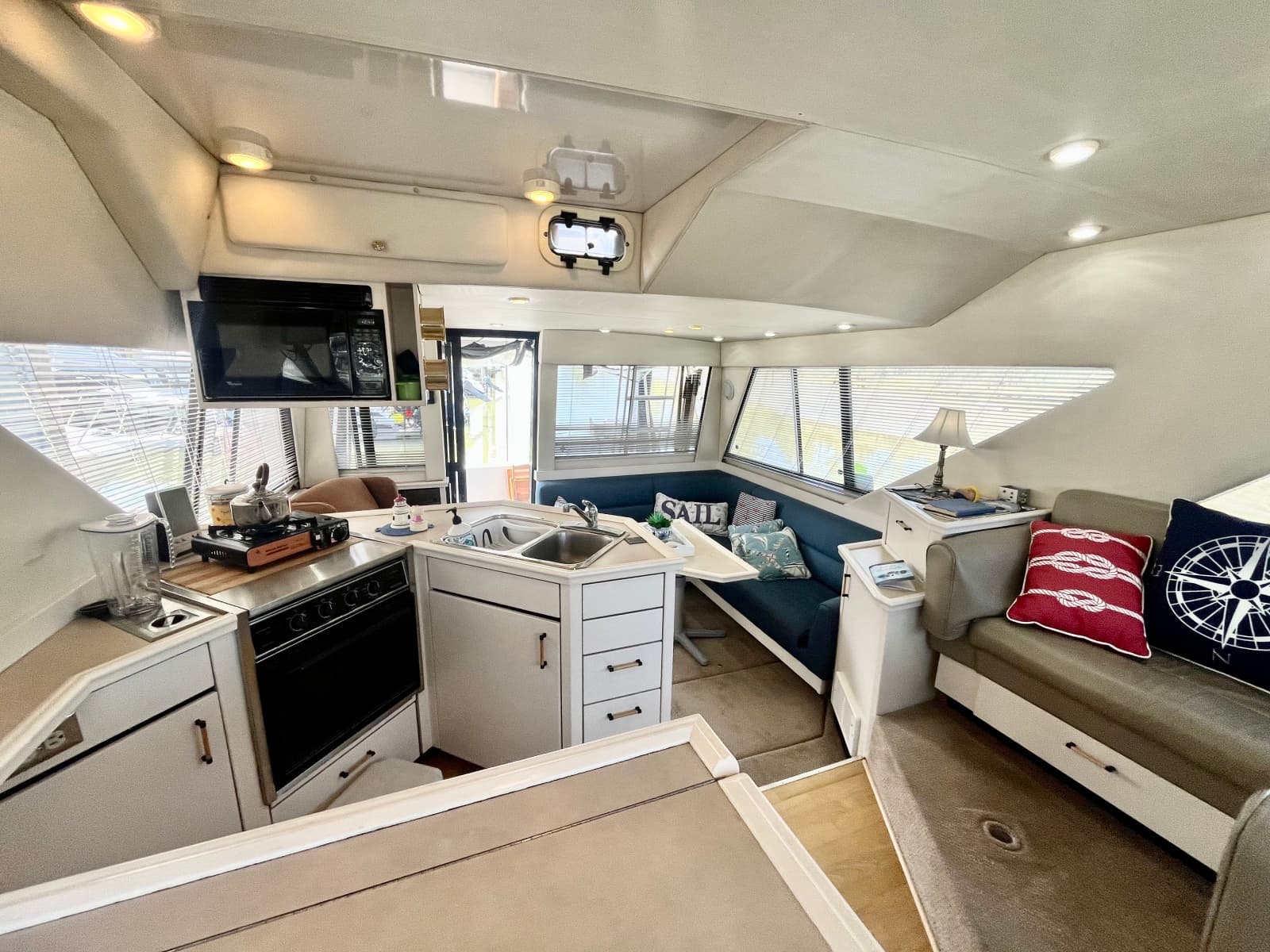 1996 Bayliner 3988 39