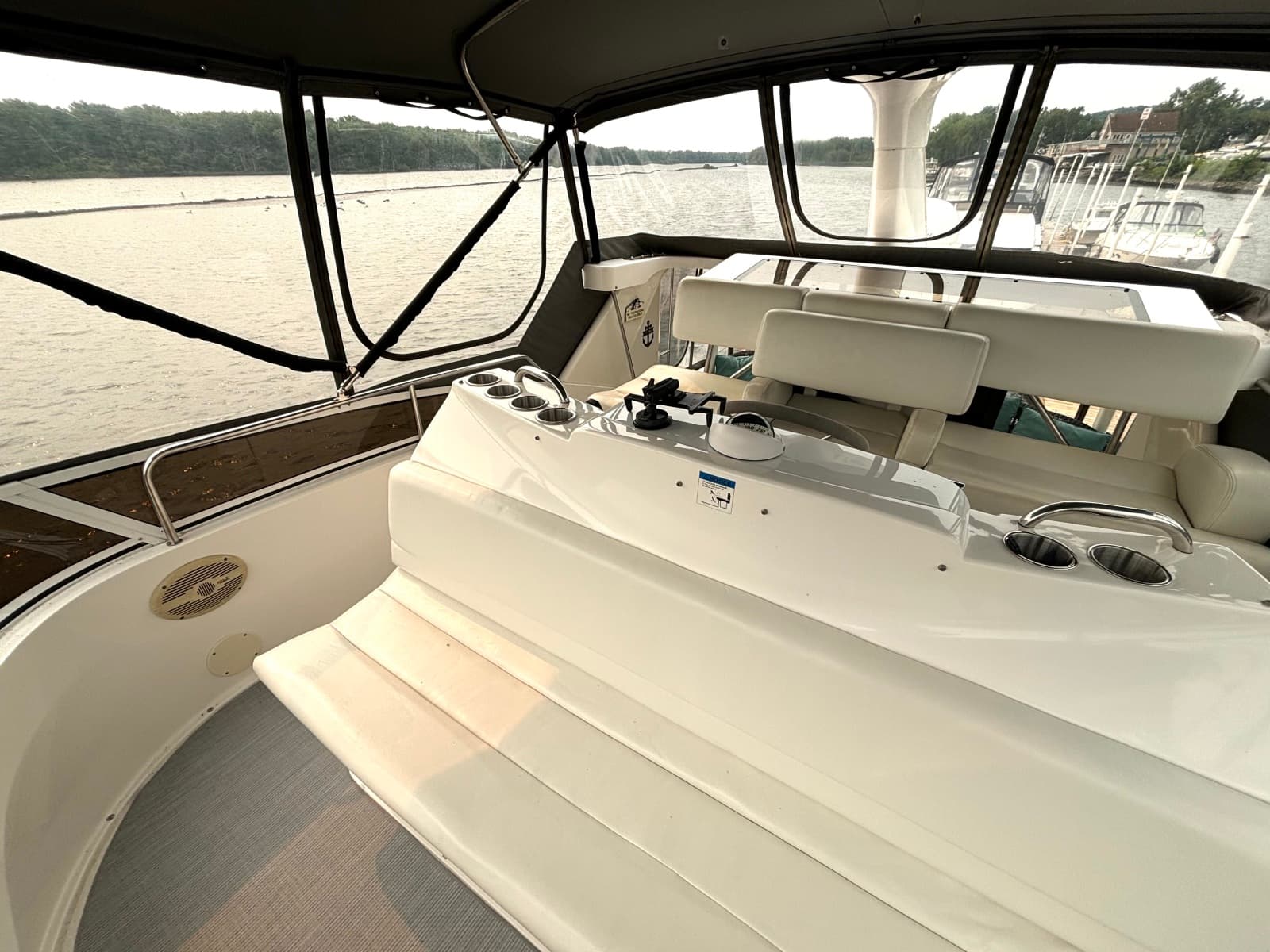 2000 Silverton 422 Motor Yacht