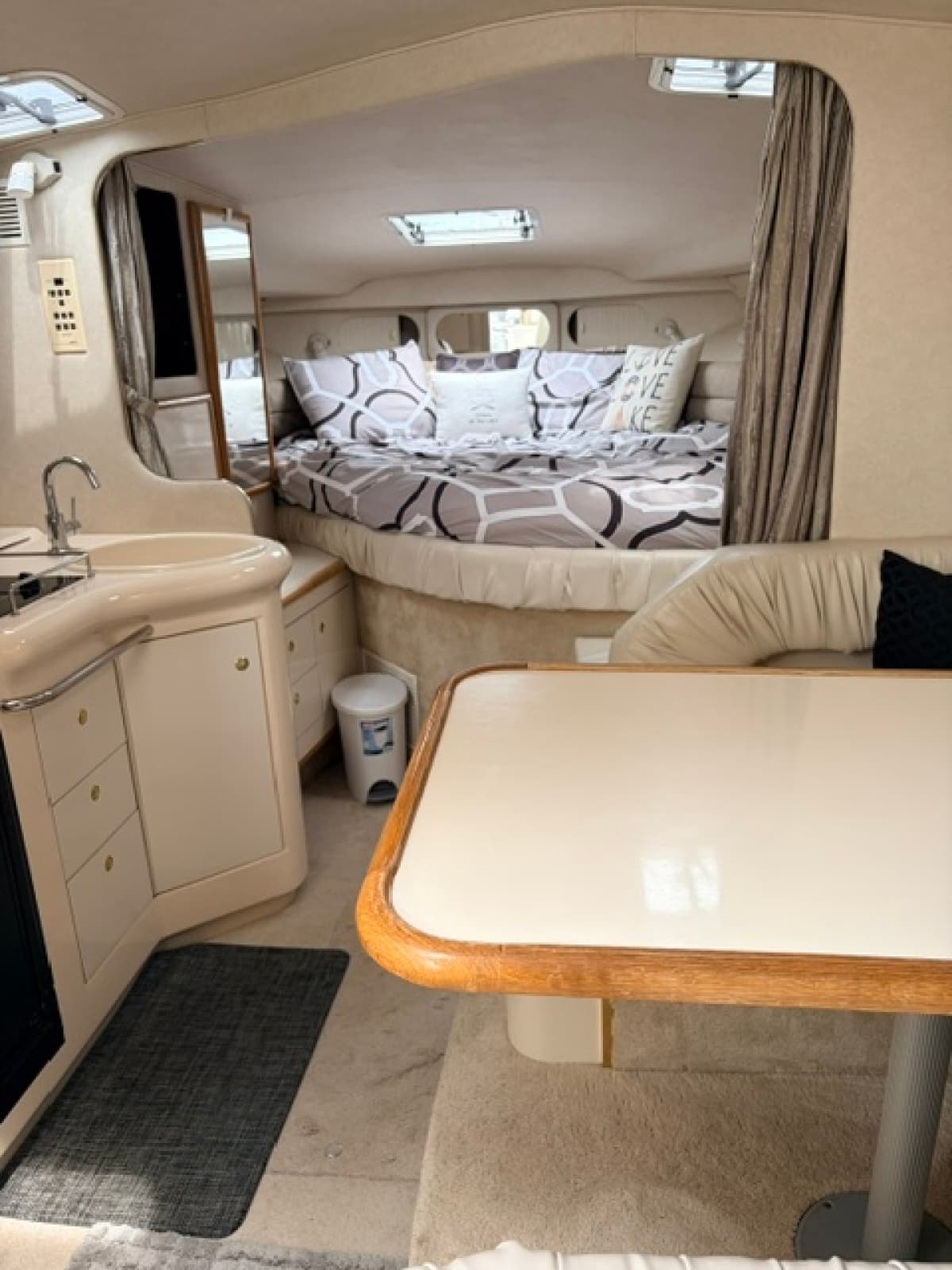 1997 Sea Ray Sundancer 330