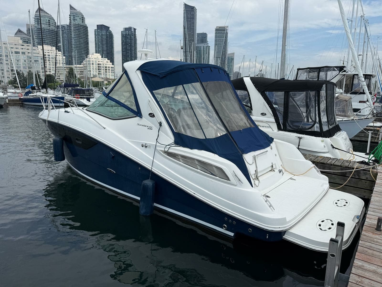2015 Sea Ray 330 Sundancer