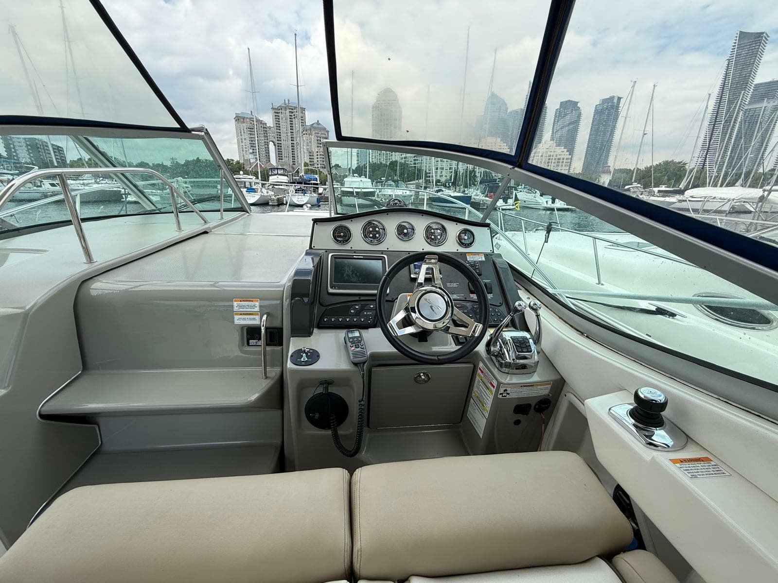 2015 Sea Ray 330 Sundancer