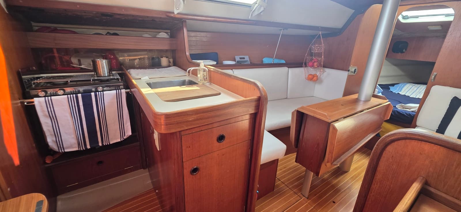 1985 Beneteau First 305