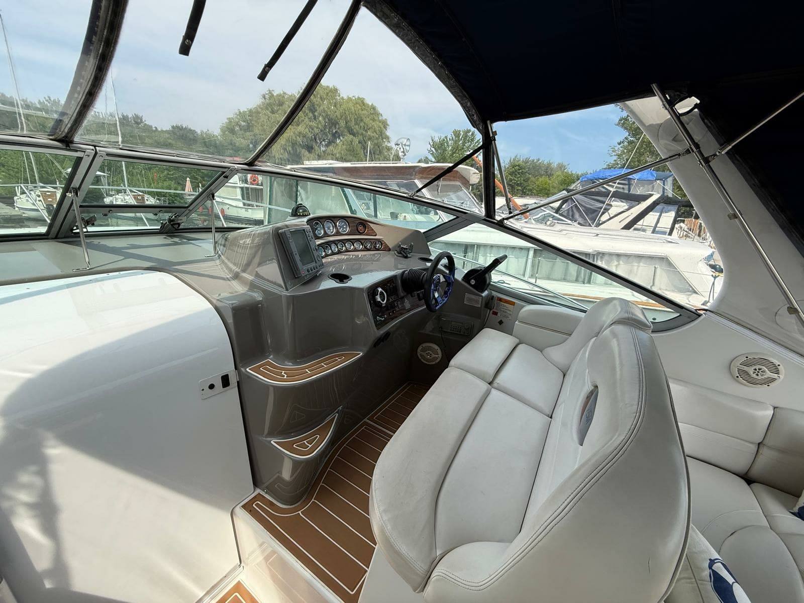 2001 Four Winns  328 Vista