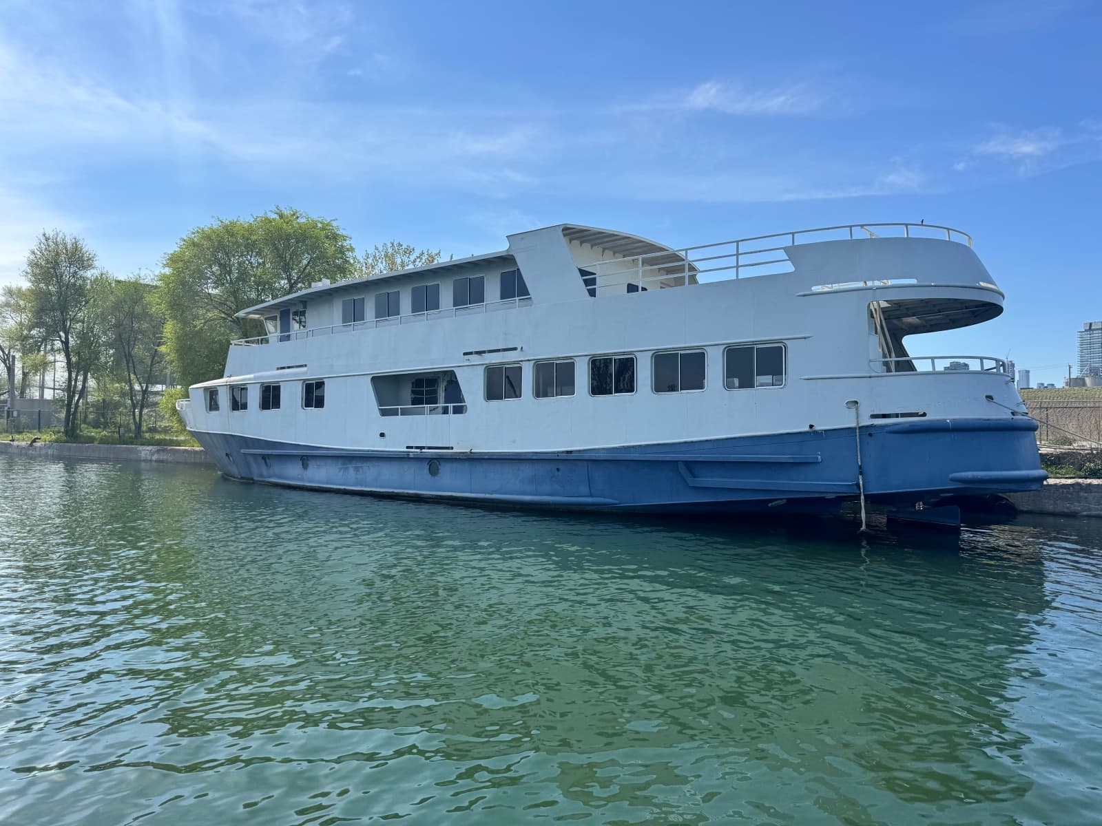 2001 Borealis 84' Custom