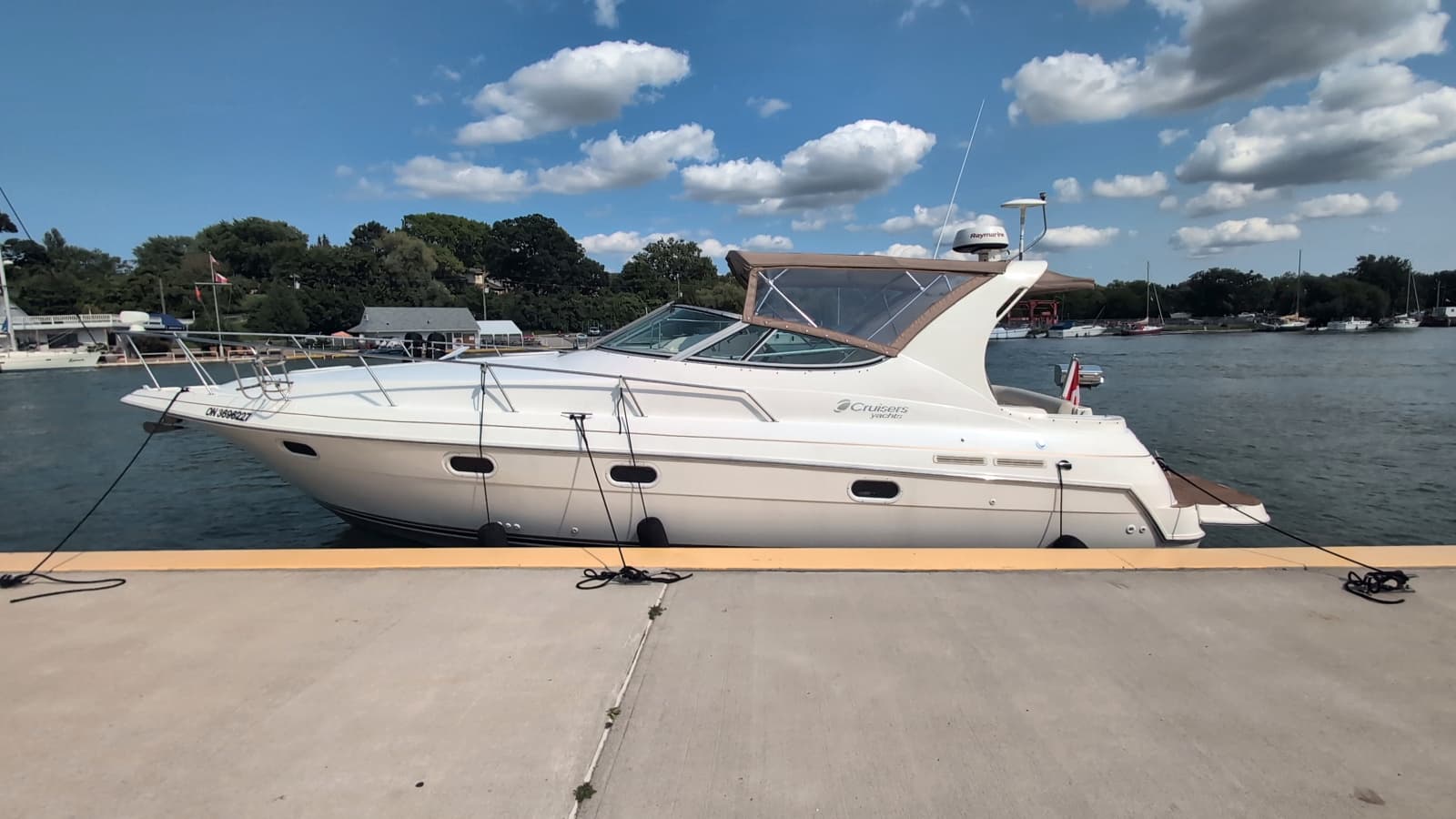 1990 Cruisers Yachts 3375