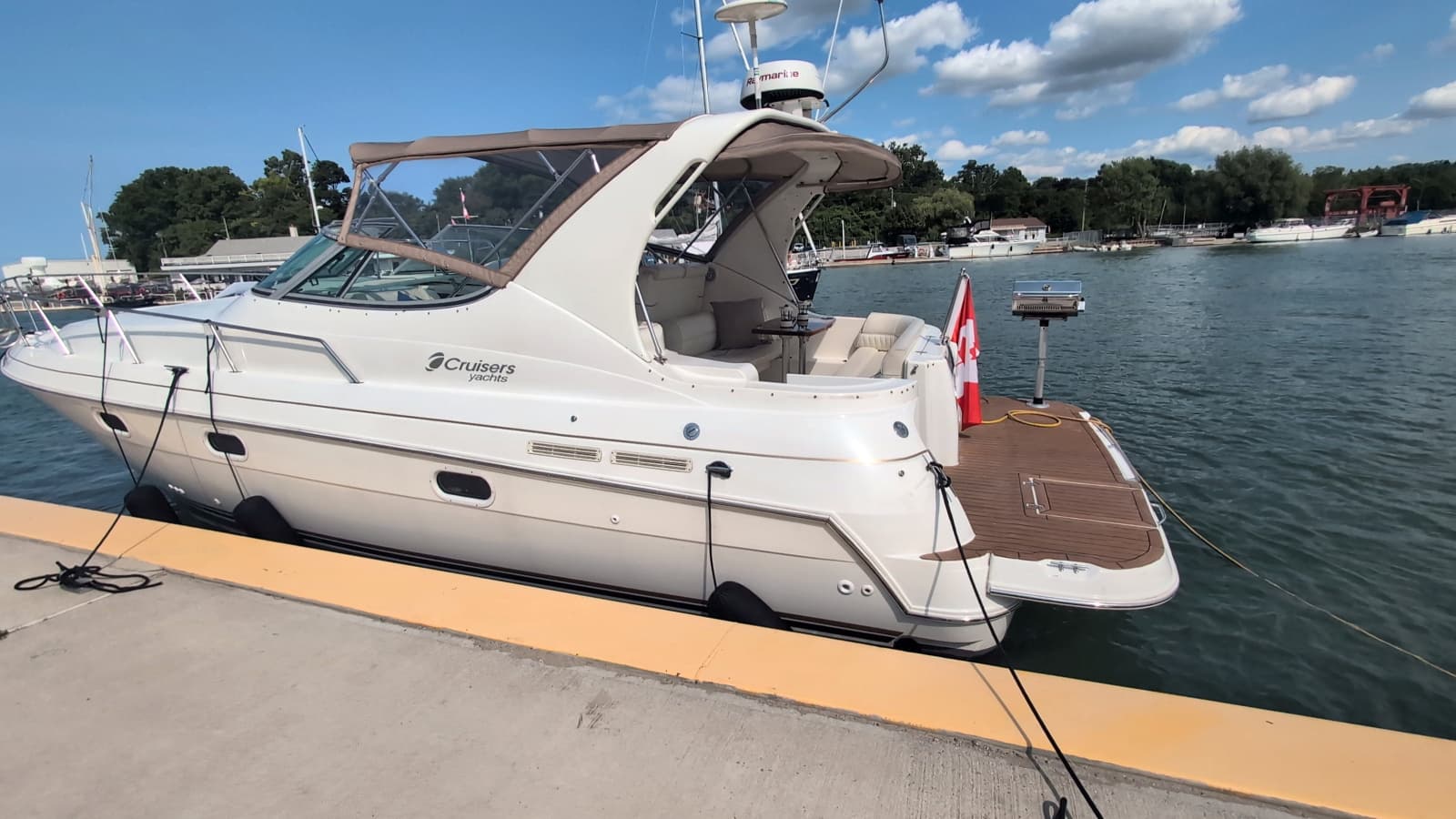 1990 Cruisers Yachts 3375