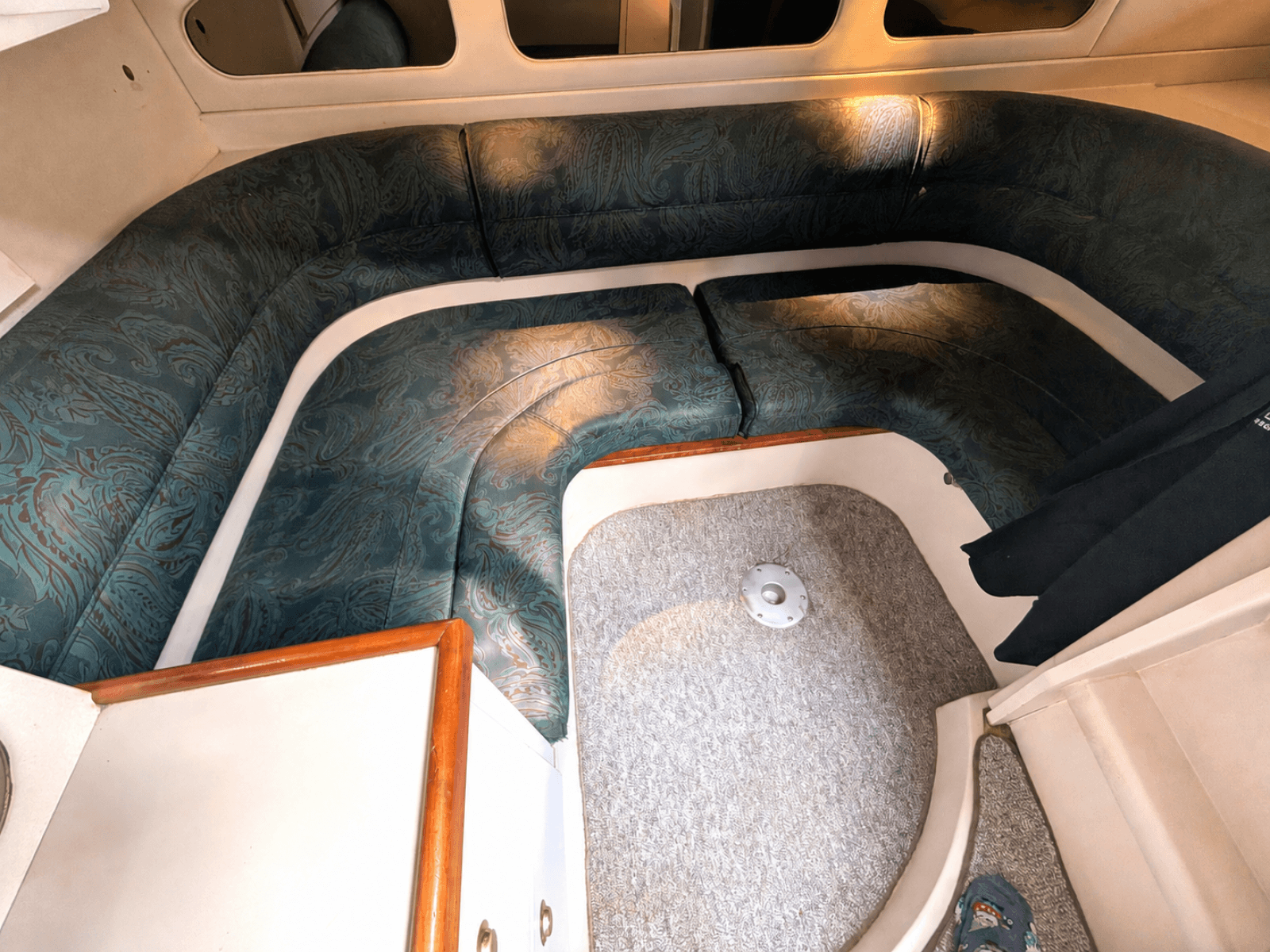 1990 Cruisers Yachts 3375
