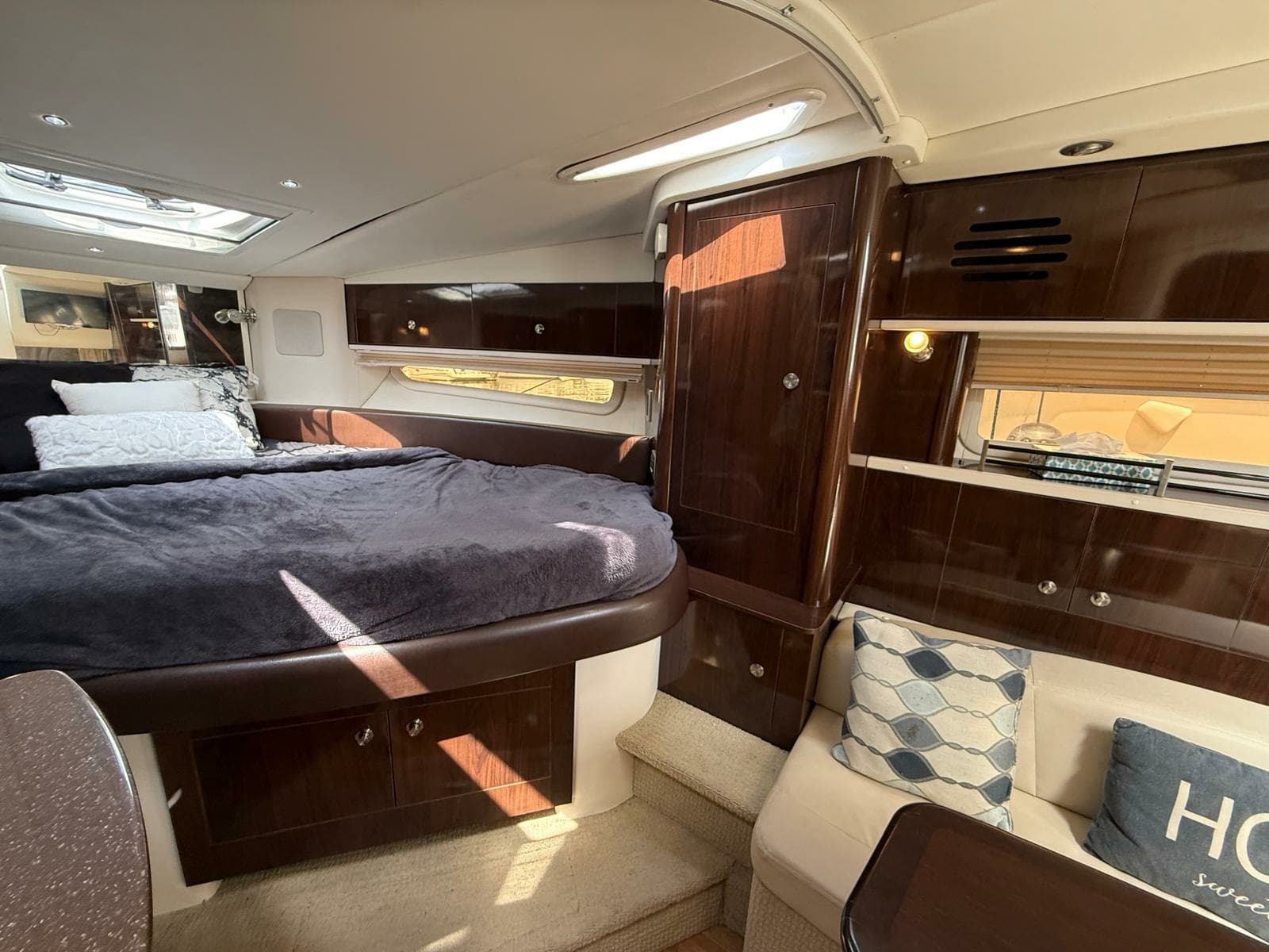 2015 Sea Ray 330 Sundancer