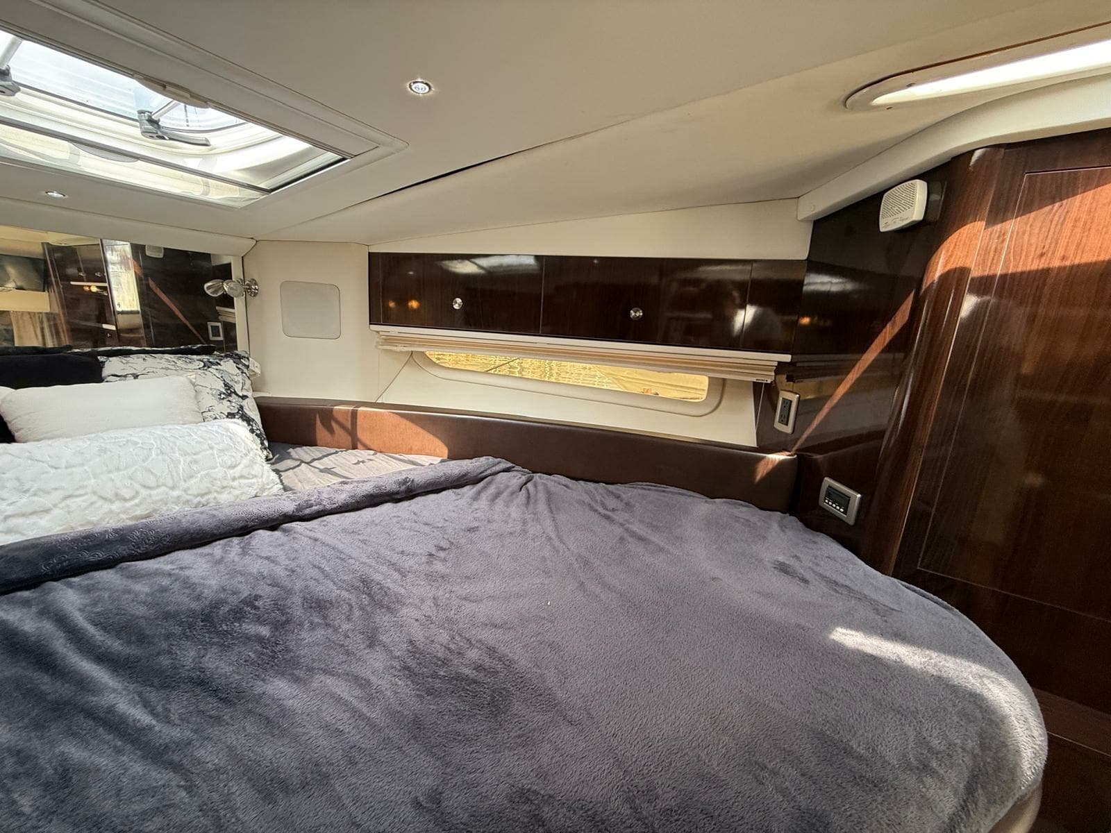 2015 Sea Ray 330 Sundancer