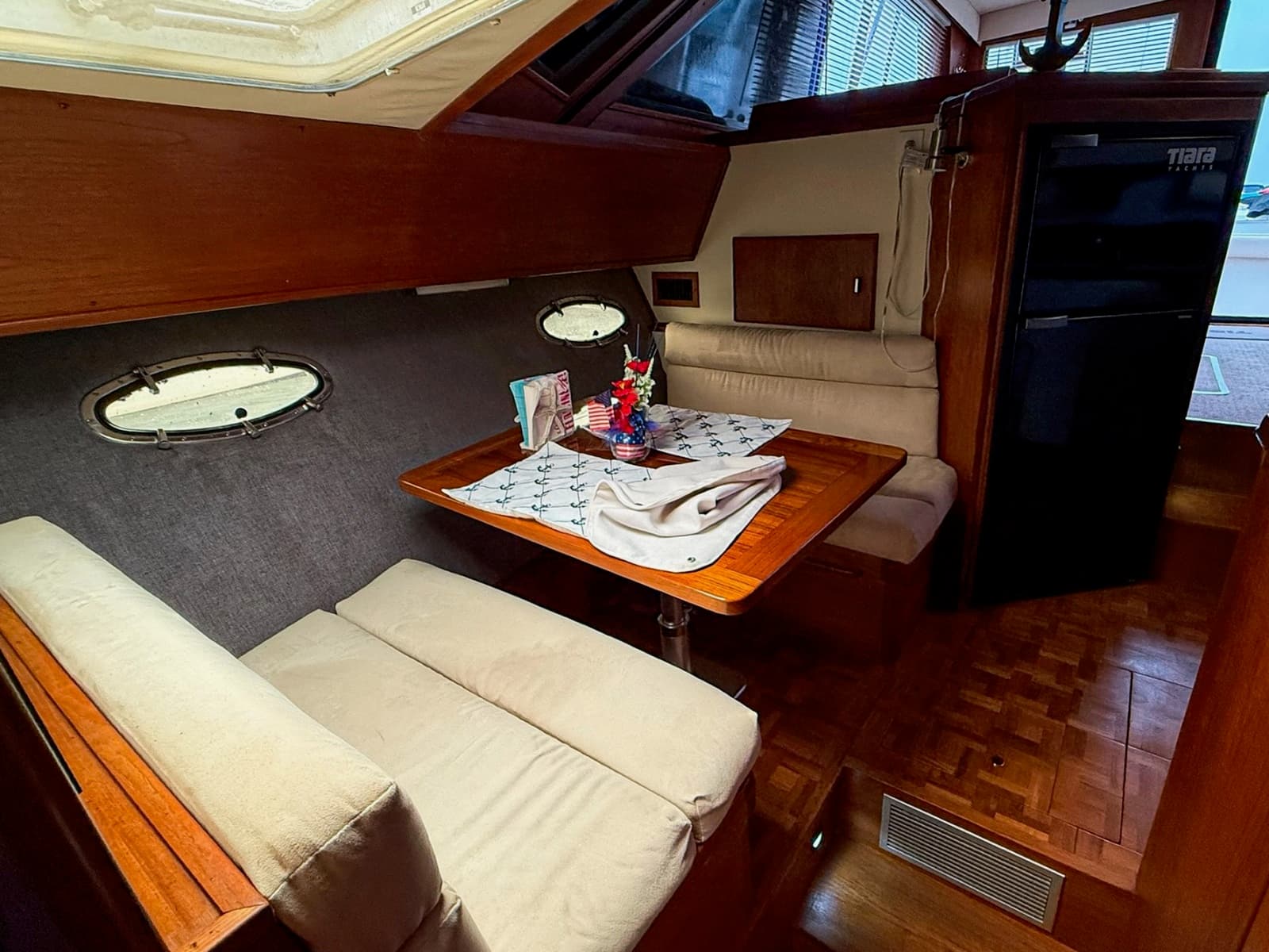 1989 Tiara Yachts 3600 Convertible