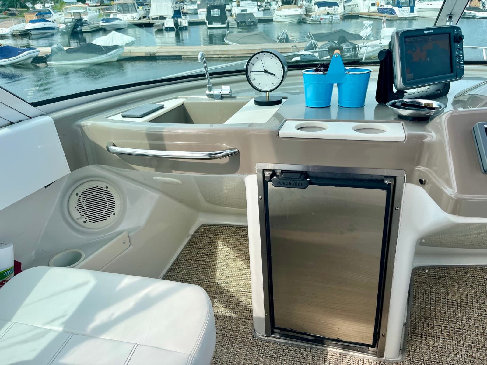 1999 Carver 350 Mariner 35