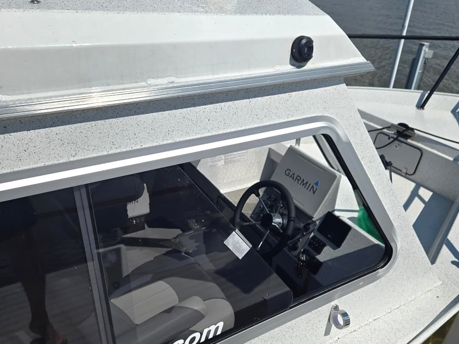 2024 KingFisher 2425 Escape HT