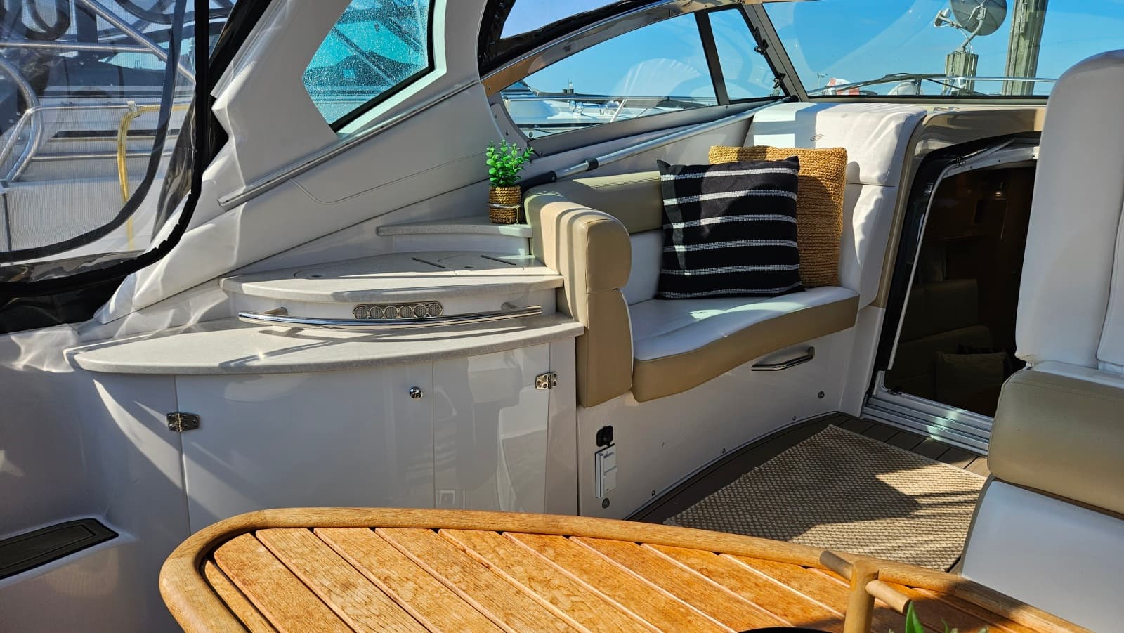 2011 Four Winns V355