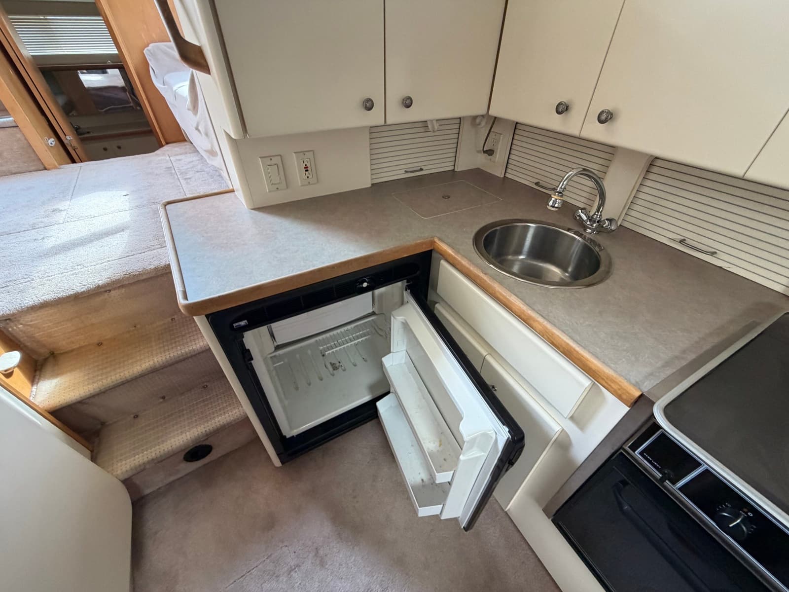 1996 Carver 325 Aft Cabin Motor Yacht