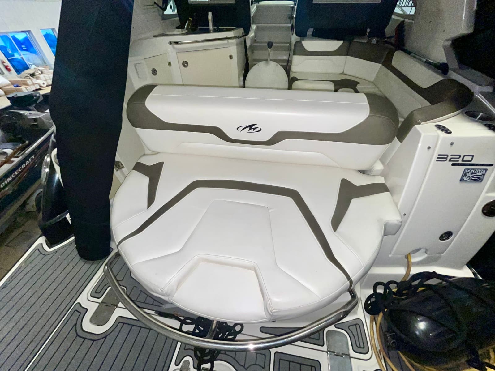 2012 Monterey 320 Sport Yacht 32
