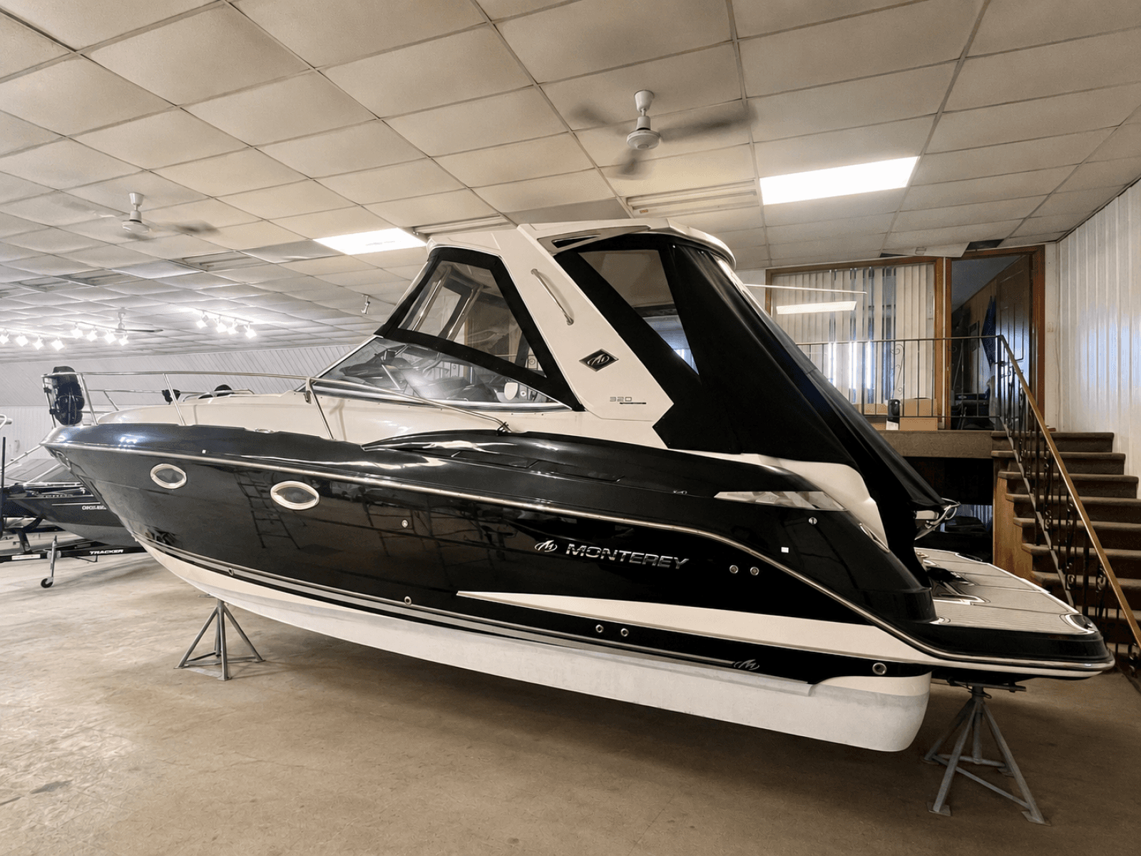 2012 Monterey 320 Sport Yacht 32