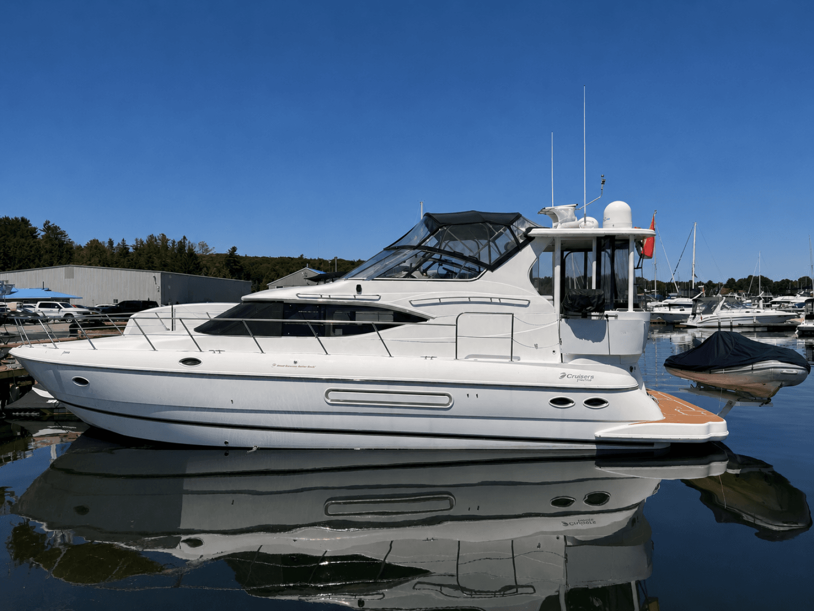 2002 Cruisers Yachts 4450 Express Motor Yacht 45