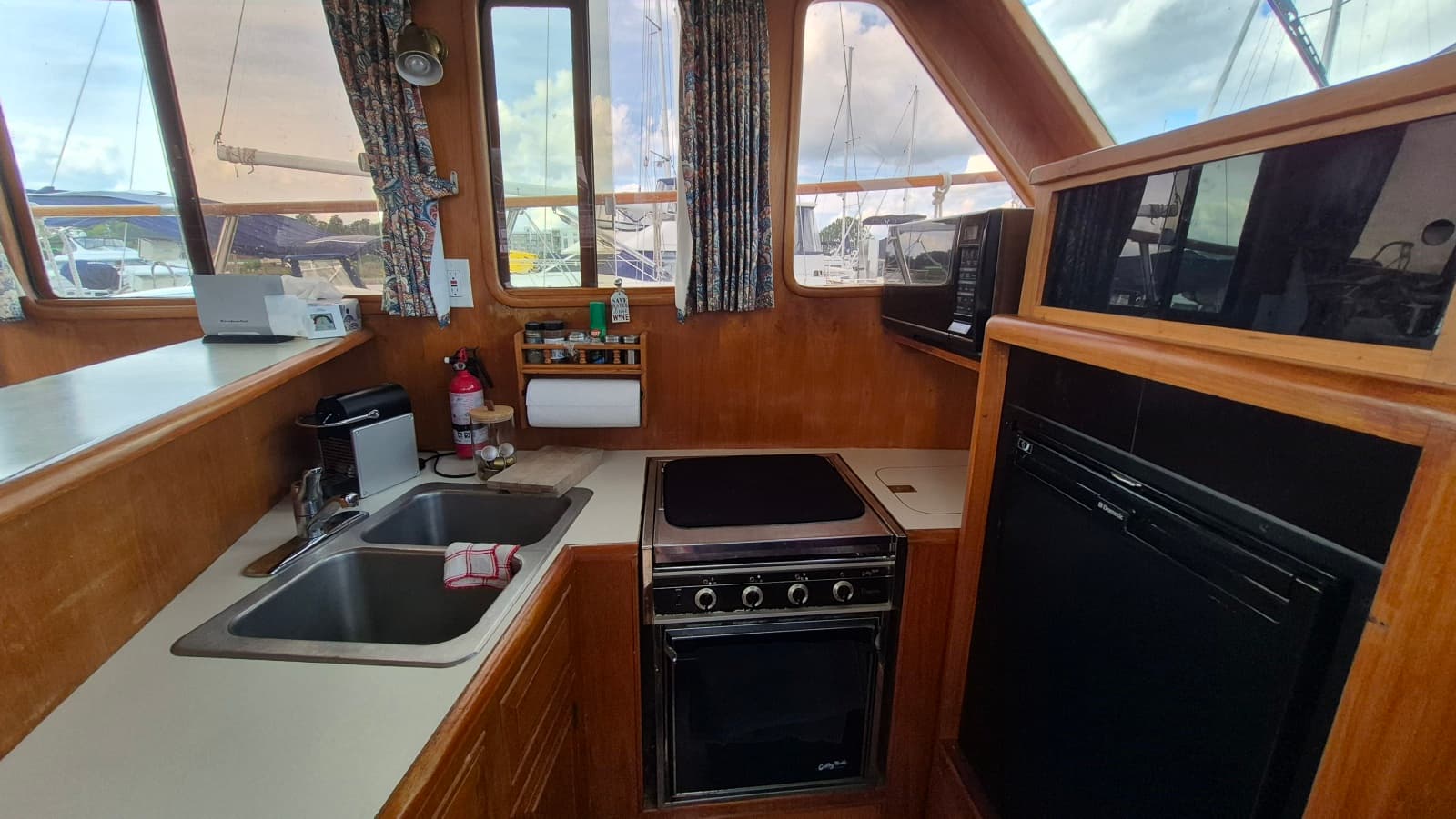 1985 Ocean Alexander  38 Double Cabin