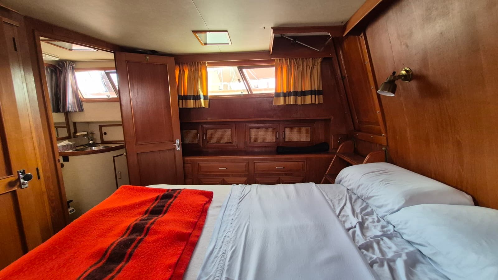 1985 Ocean Alexander  38 Double Cabin