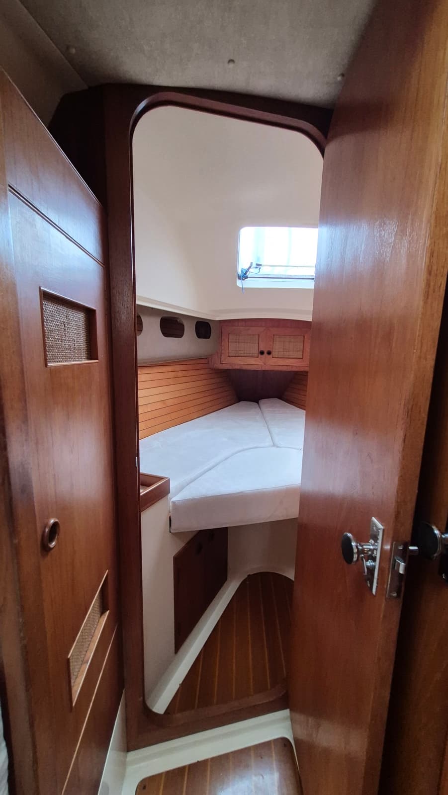 1988 Canadian Sailcraft CS 36 MERLIN