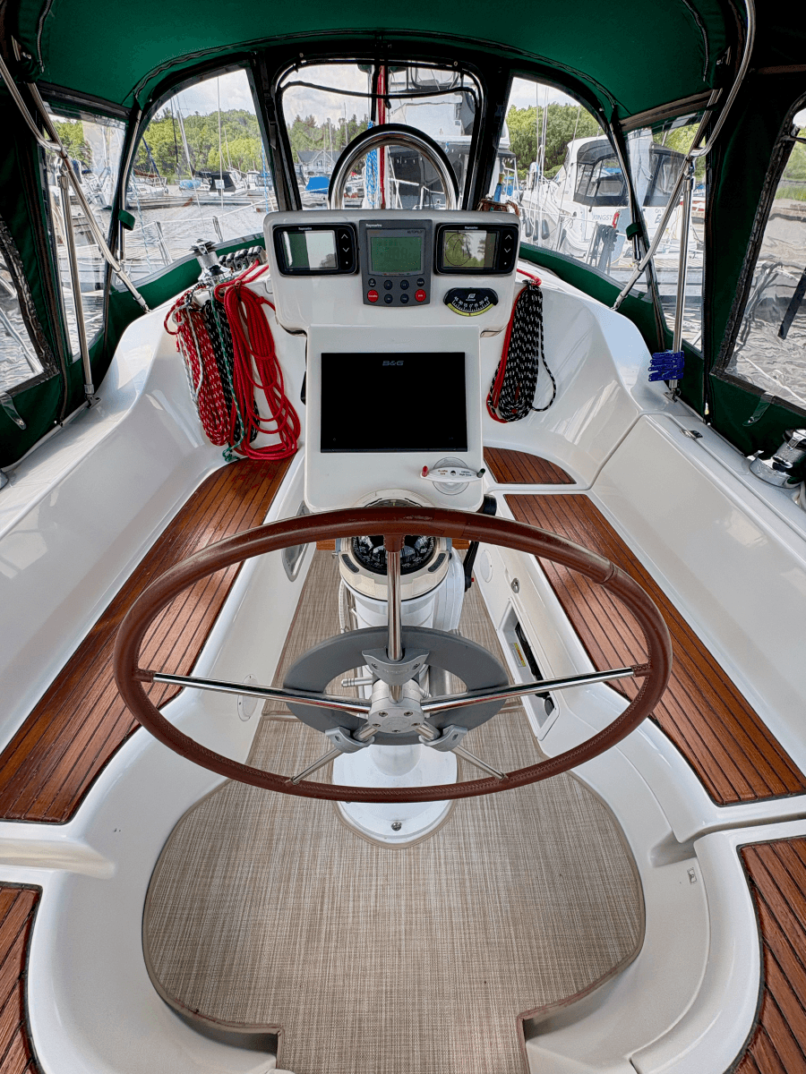 2005 Beneteau  323