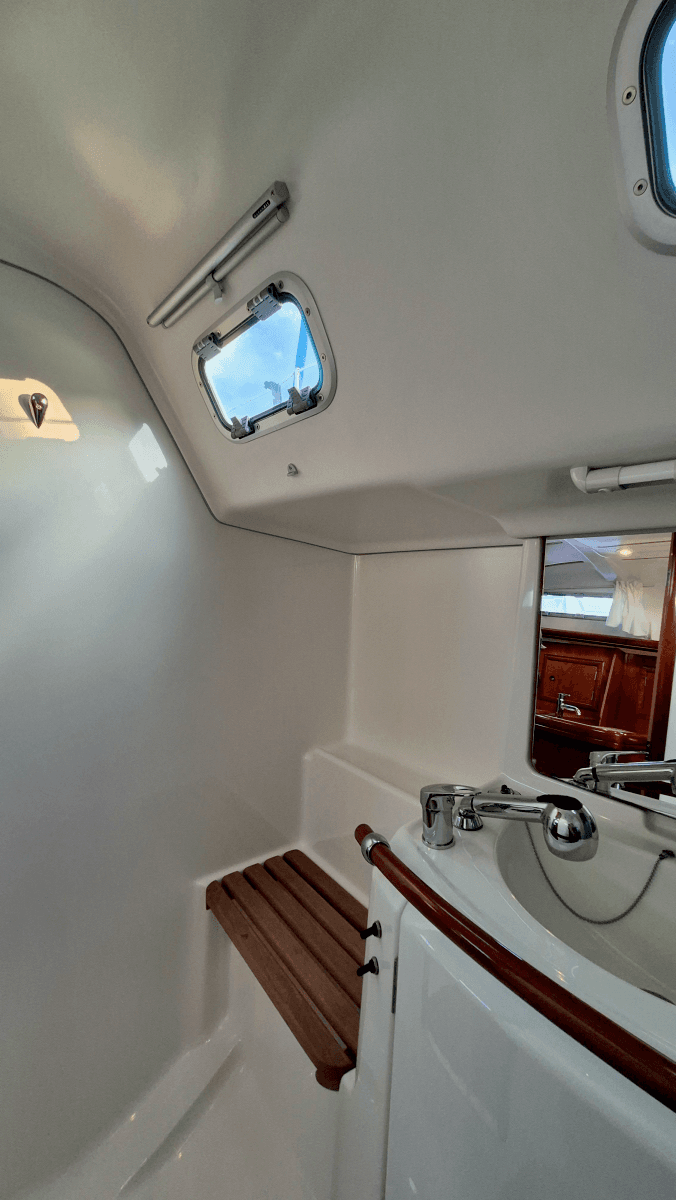 2005 Beneteau  323