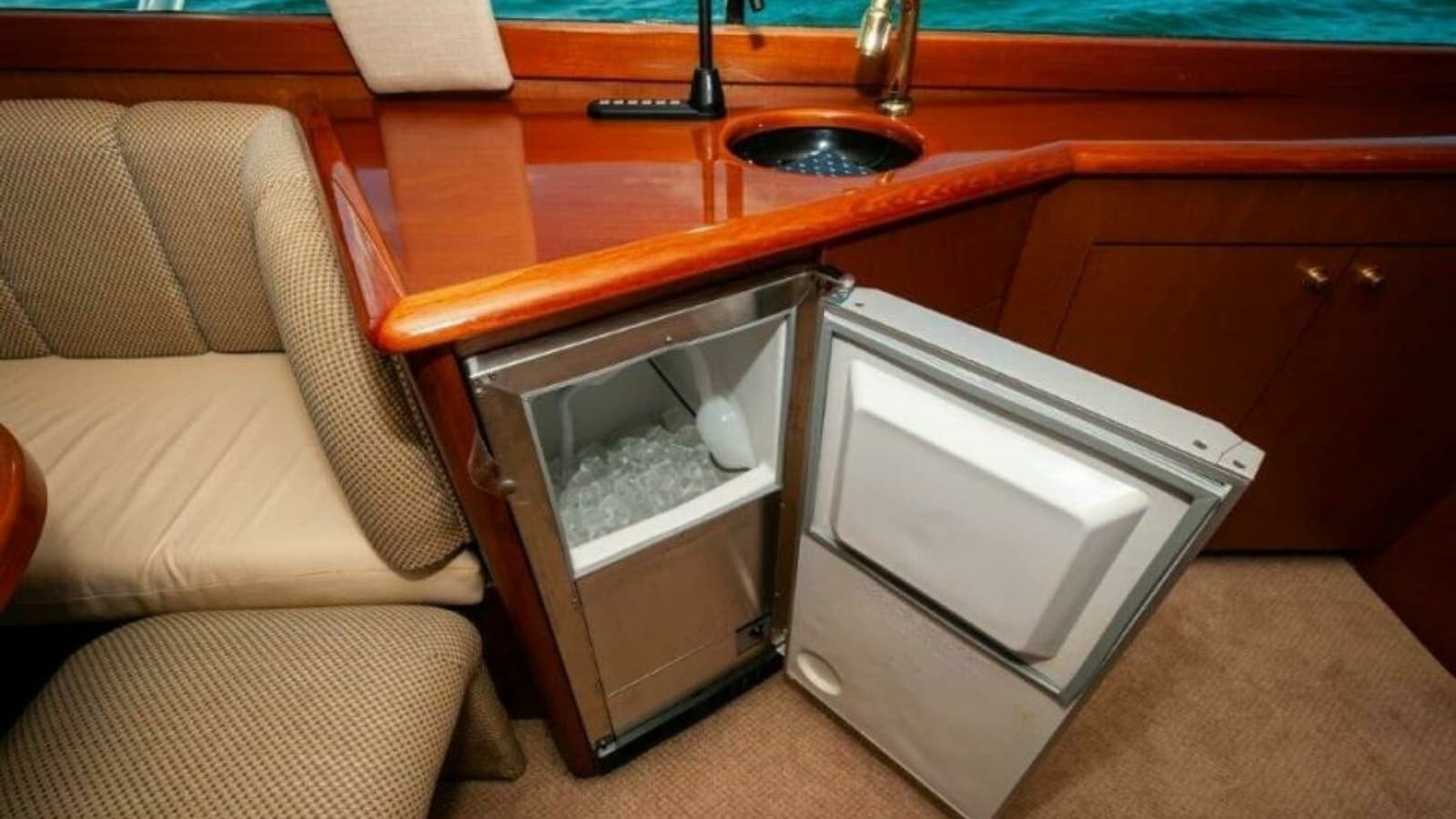 1998 Ocean Yachts 48 Super Sport Salon Ice Maker