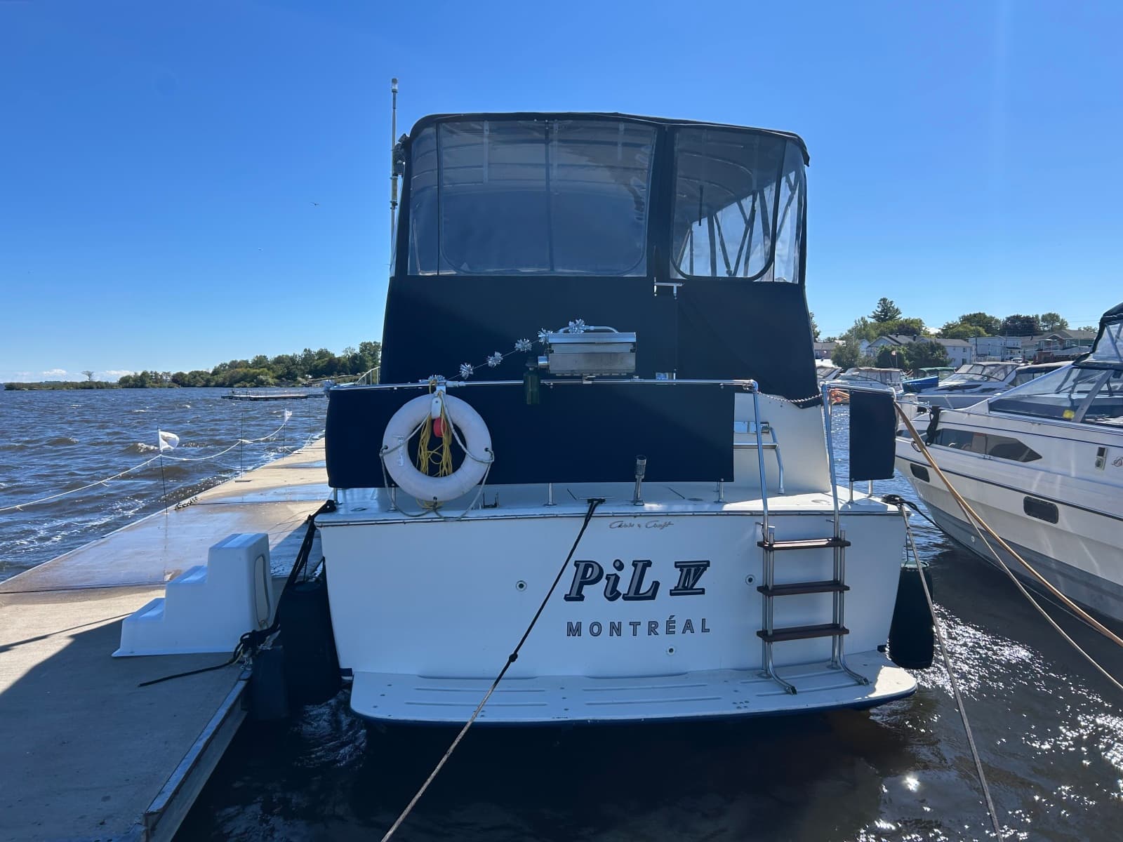 1976 Chris Craft  Catelina 350