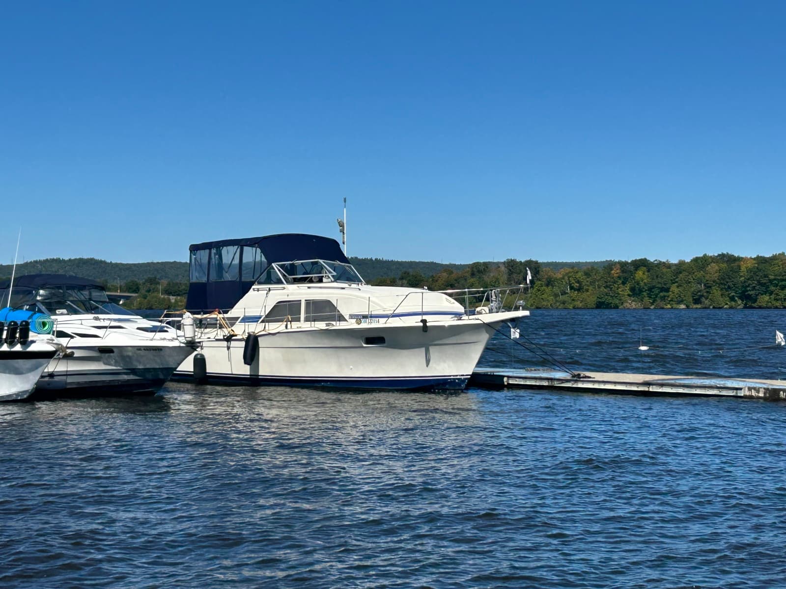 1976 Chris-Craft Catalina 350