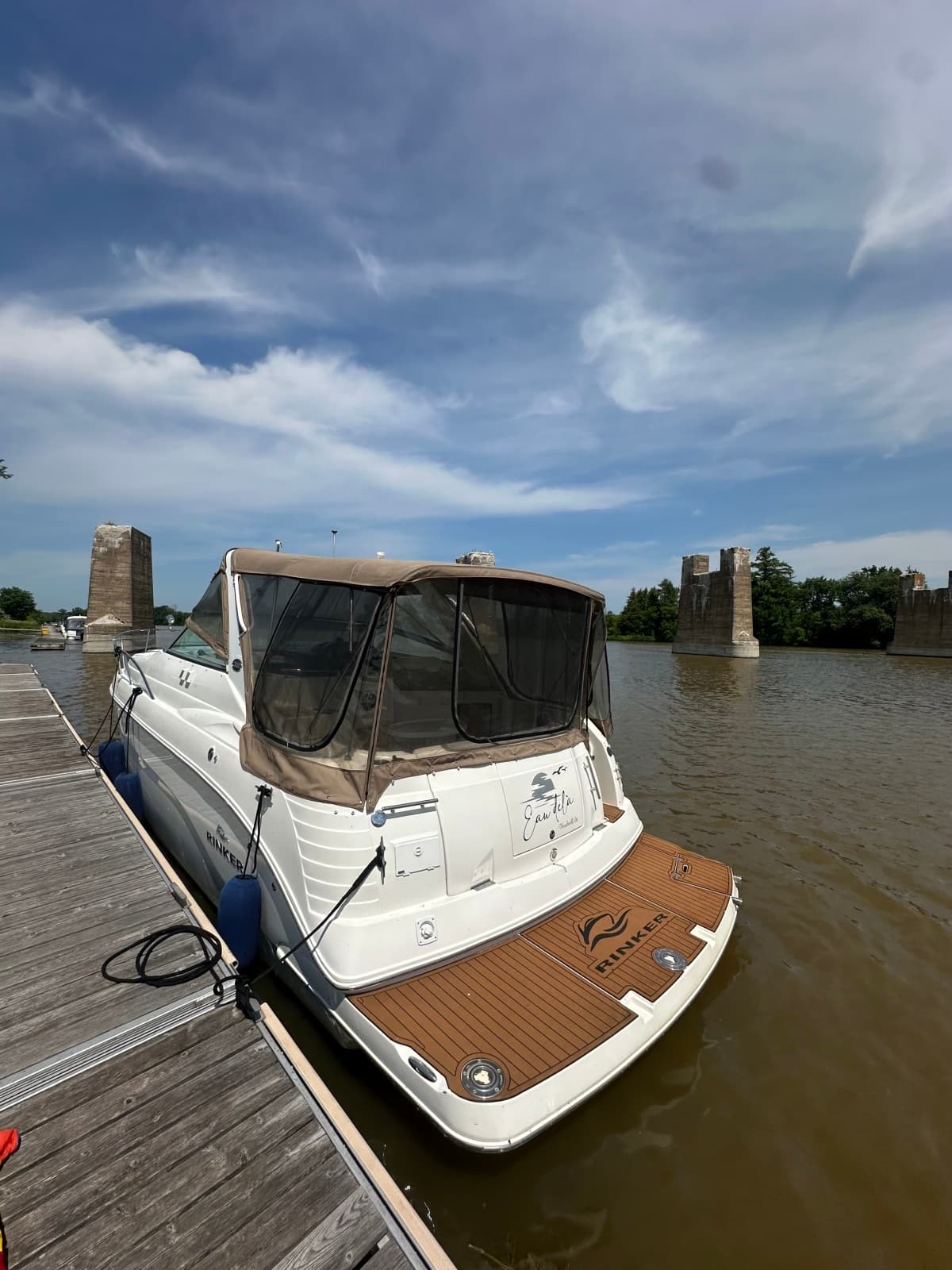 2006 Rinker 300 EC