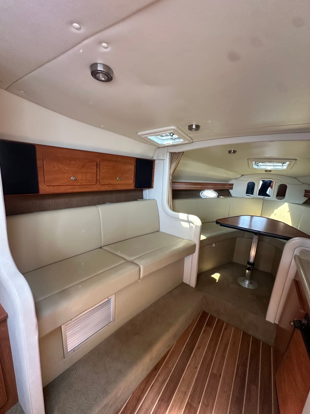 2006 Rinker 300 EC