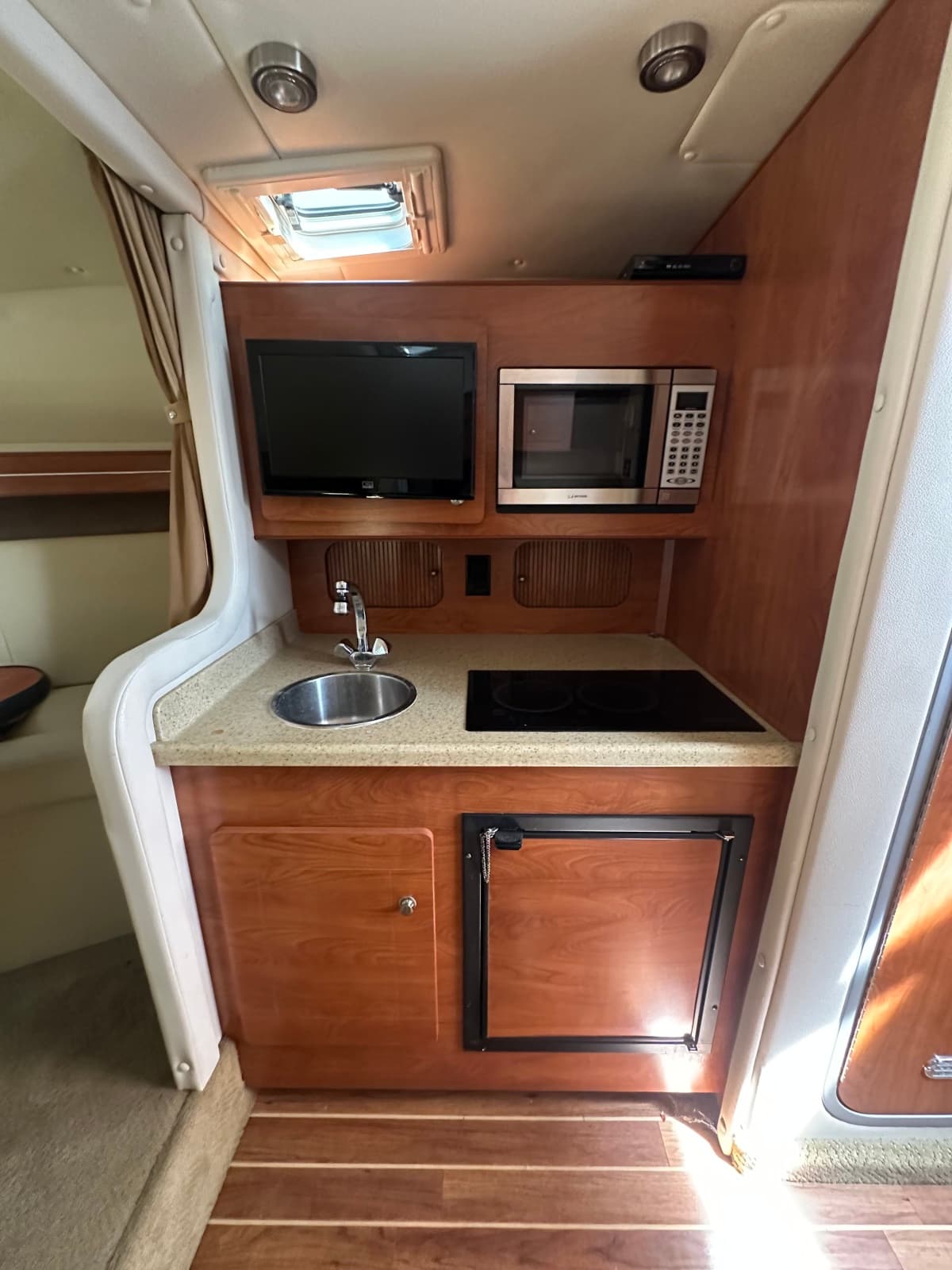 2006 Rinker 300 EC