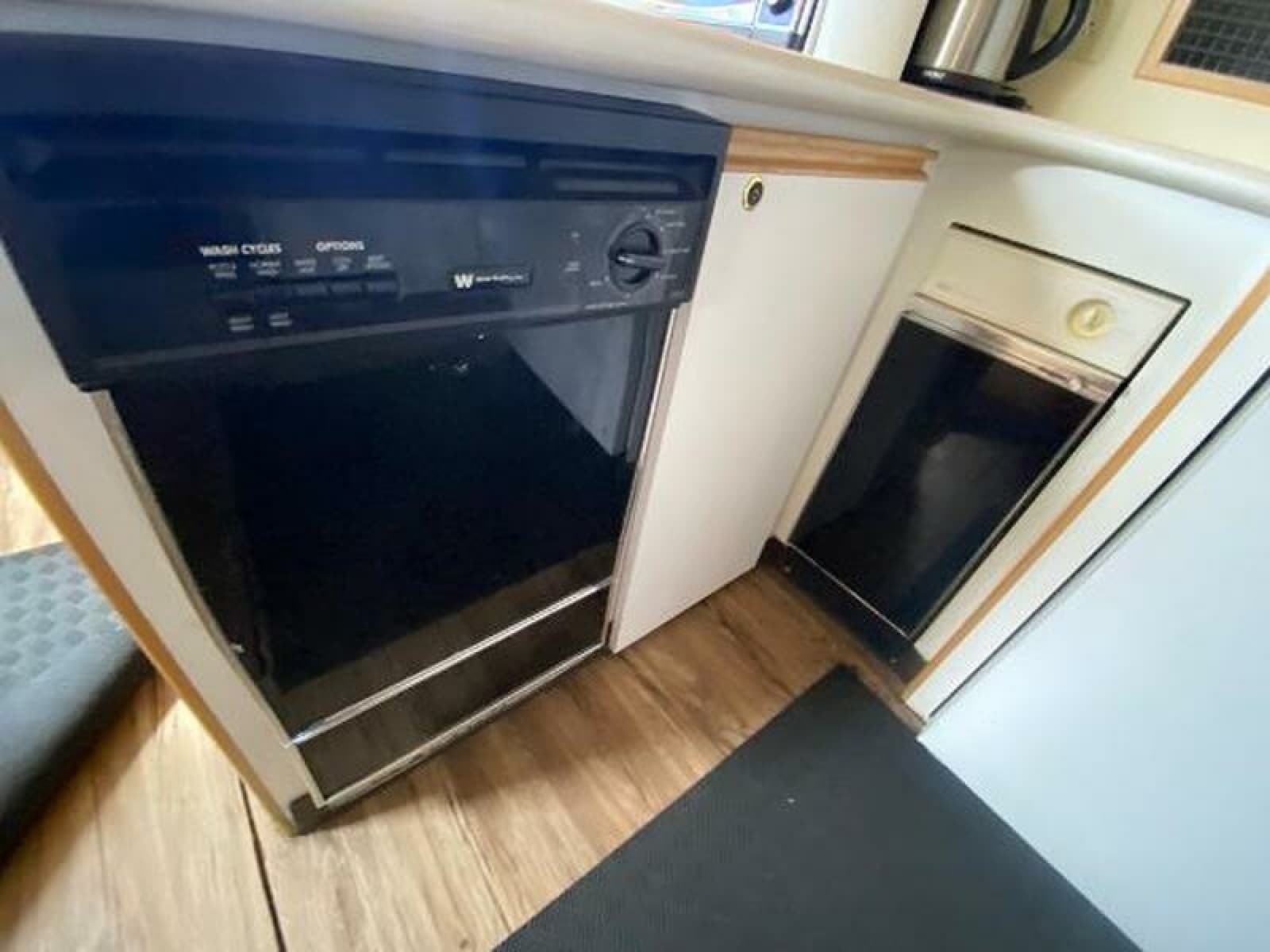 1999 Bluewater 5200