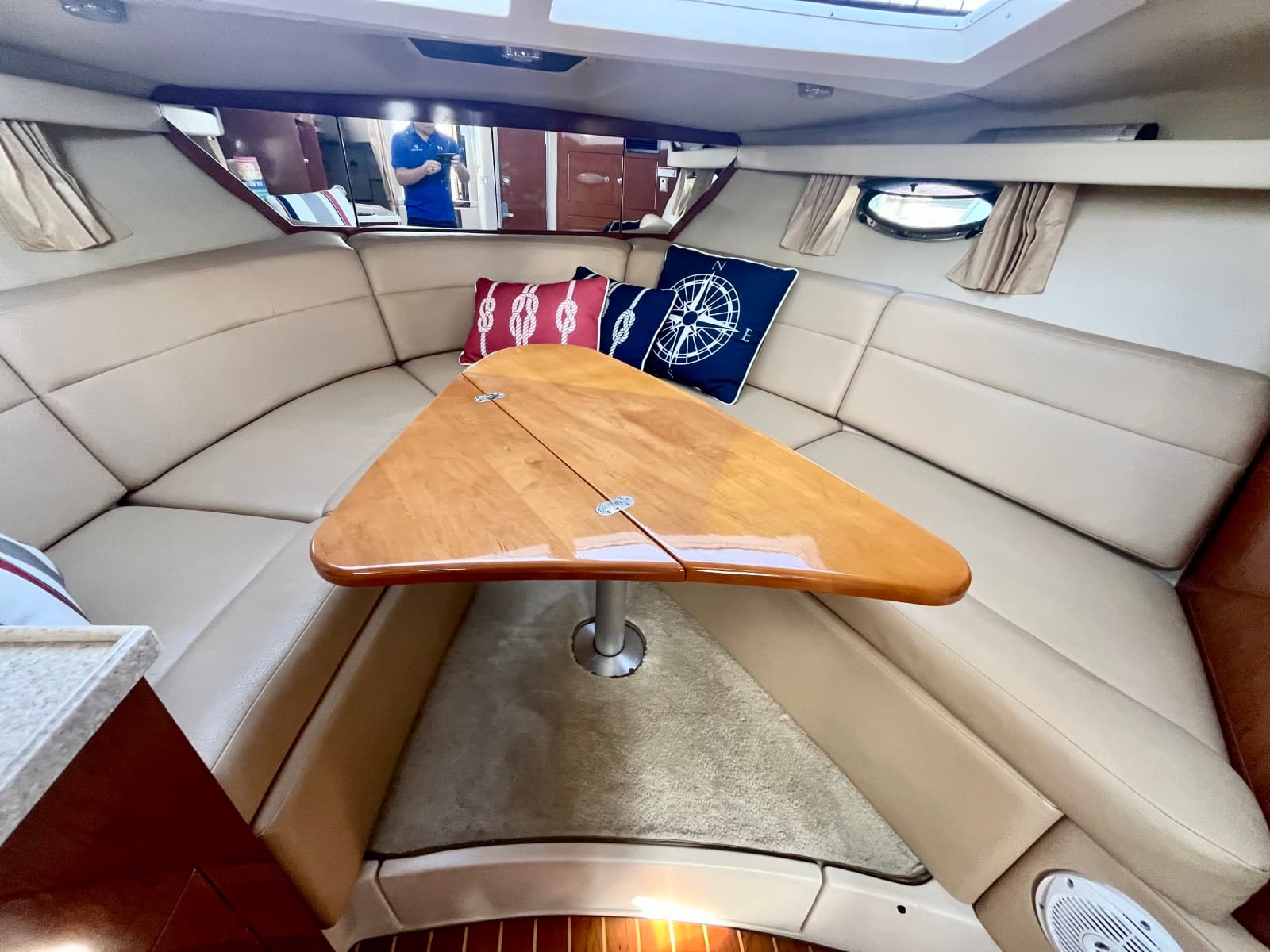 2009 Regal 3060 Window Express