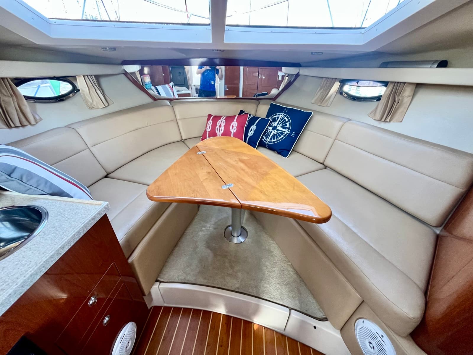 2009 Regal 3060 Window Express