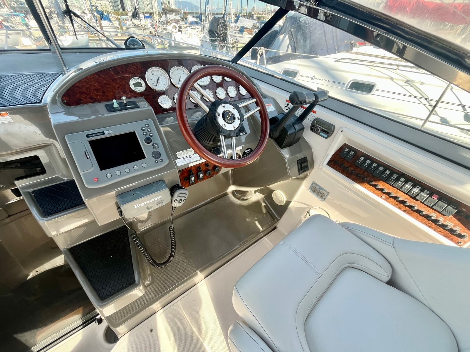 2009 Regal 3060 Window Express