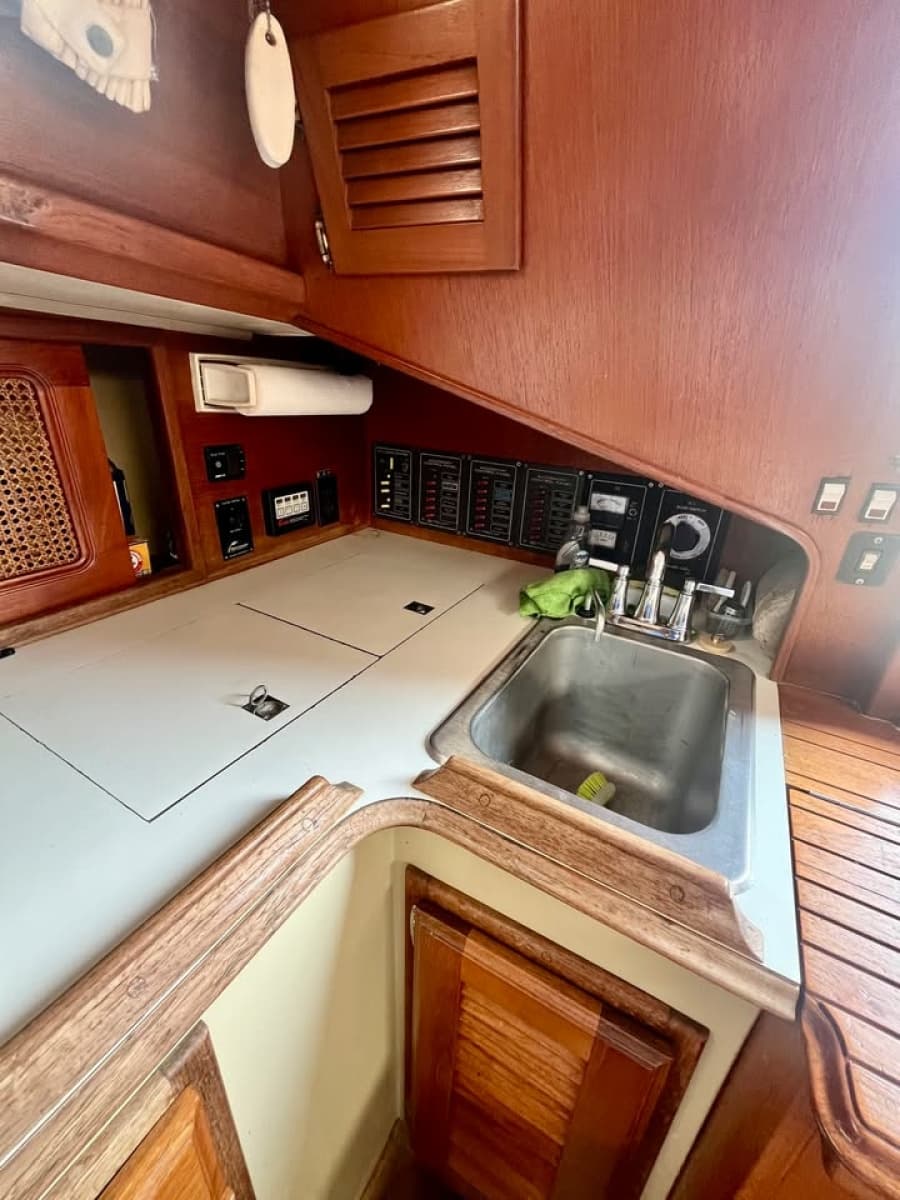 1981 Islander  36