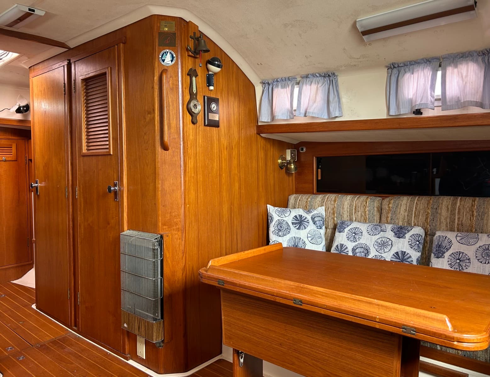 1984 Hinterhoeller Nonsuch 30 Ultra