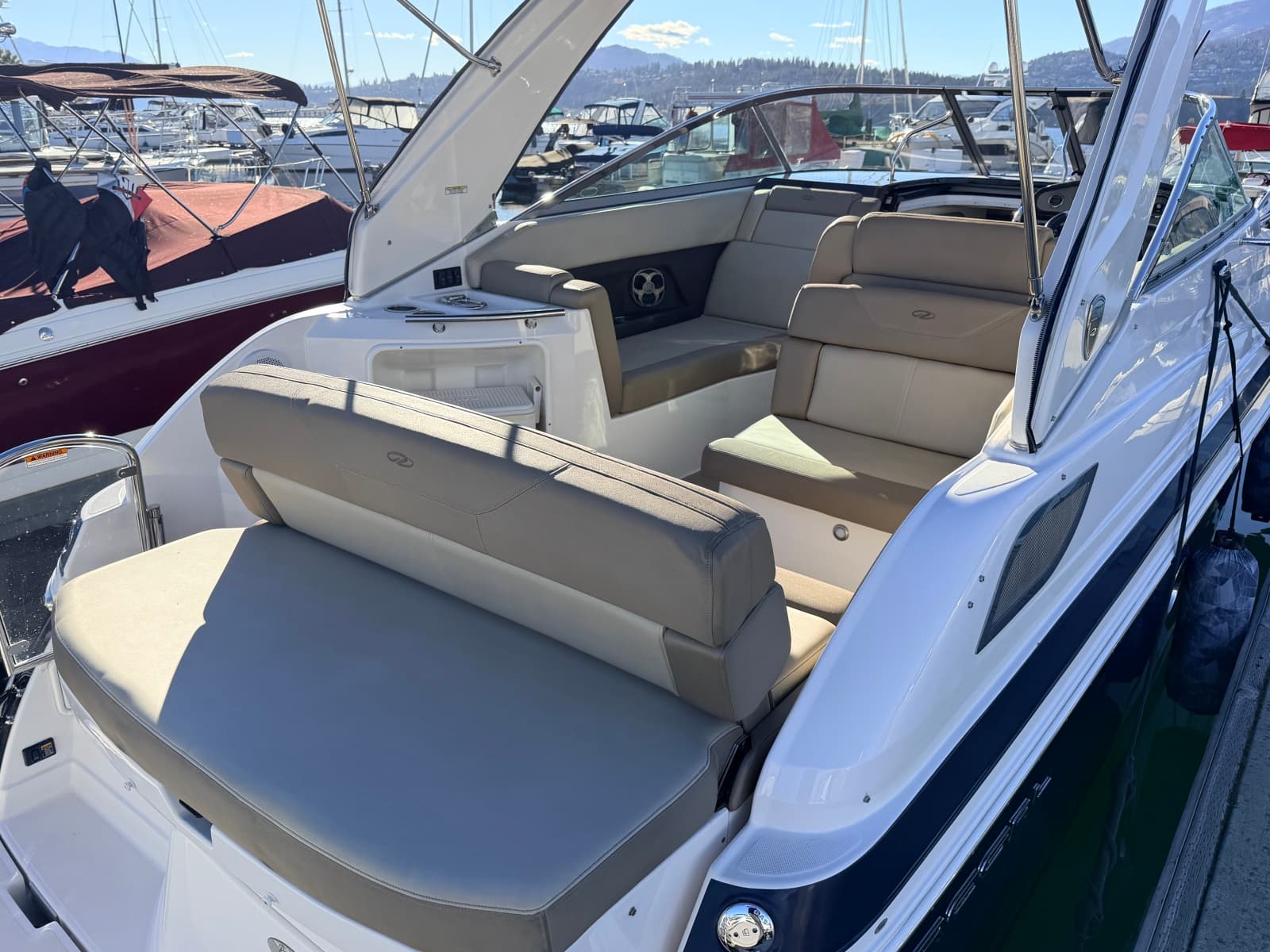2014 Regal 28 Express