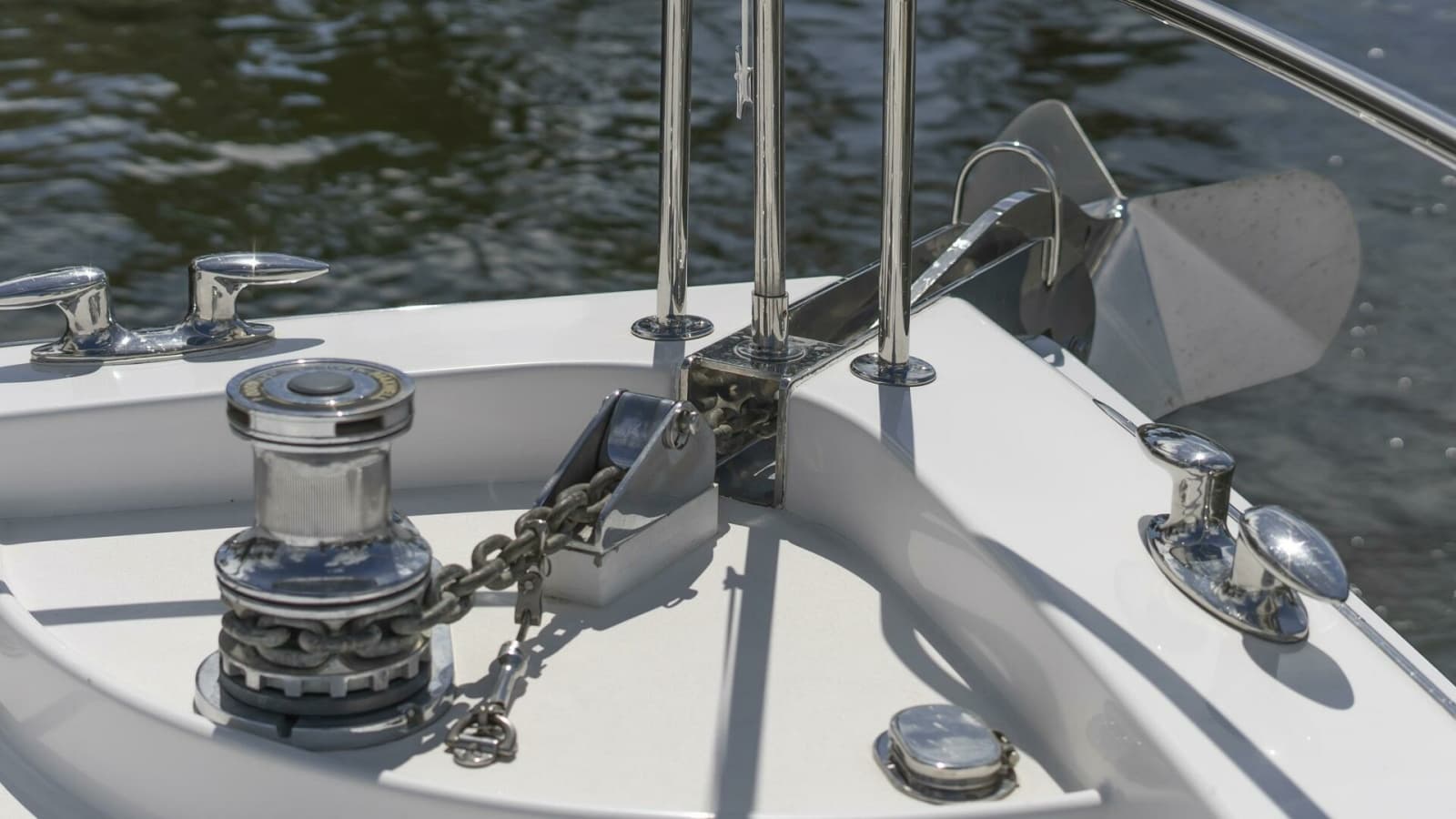 Hatteras 80 Gallopin- Windlass and Bow Anchor