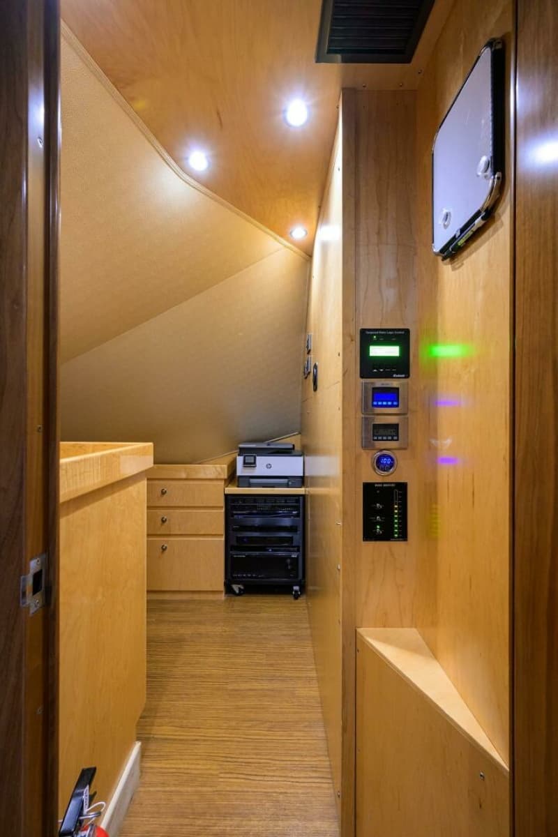 Viking  92 SPECULATOR - Pantry Bunk Room