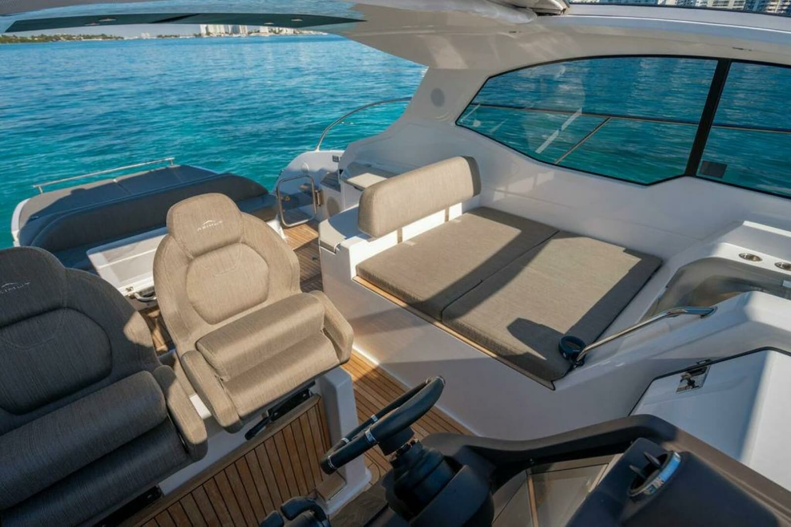 Azimut Atlantis 45 - Relax Josephine - Helm Seating